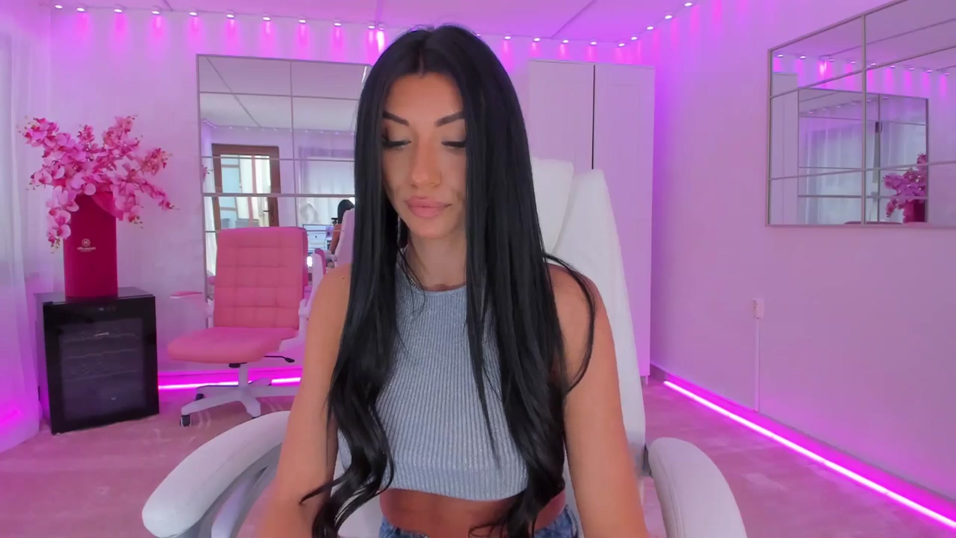 Gallery image thumbnail from Miss_diamond_'s myfreecams stream on, 04/24/2026, 08:03 image 14 of 20