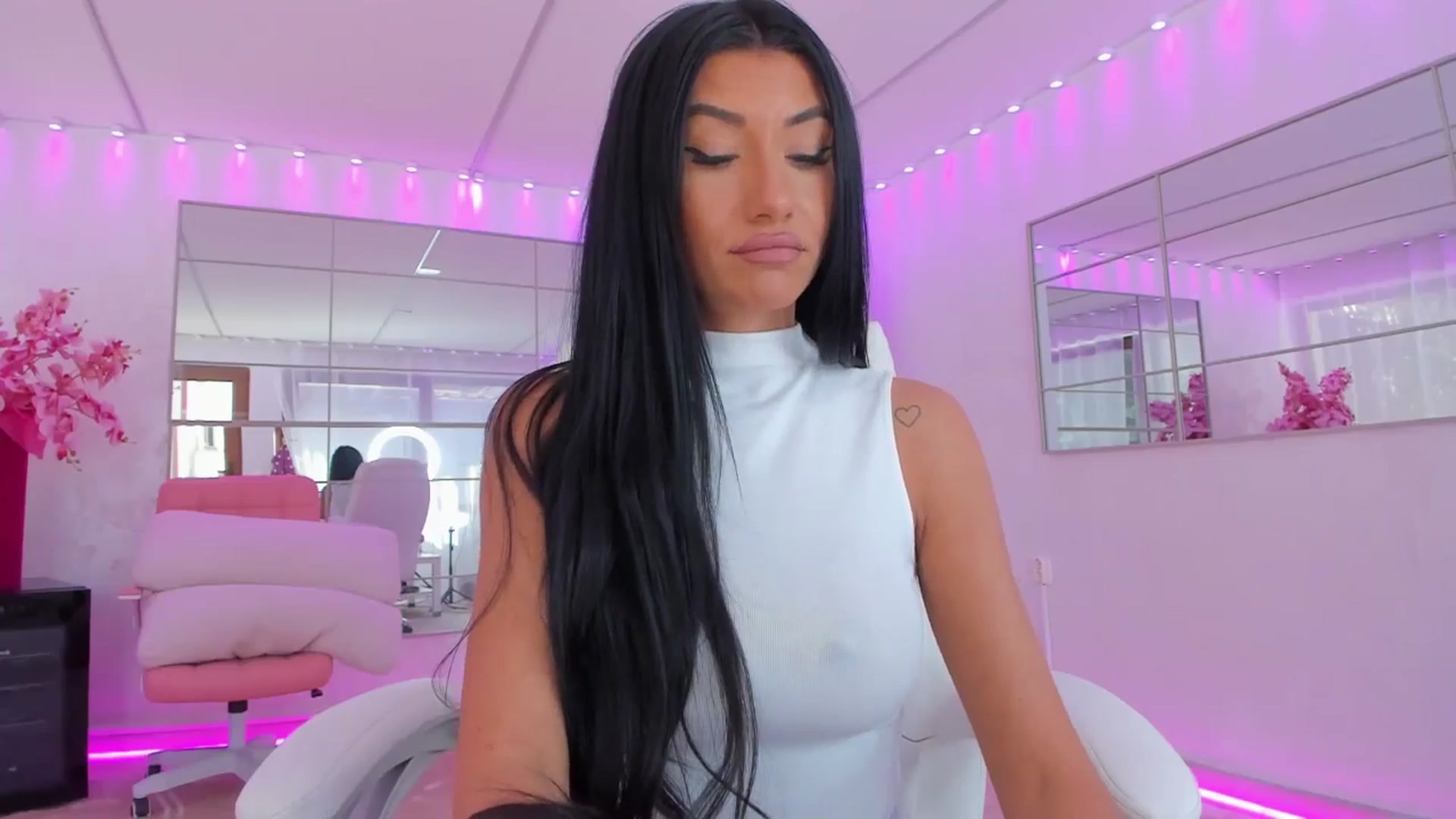 Gallery image thumbnail from Miss_diamond_'s myfreecams stream on, 04/27/2026, 08:30 image 11 of 20