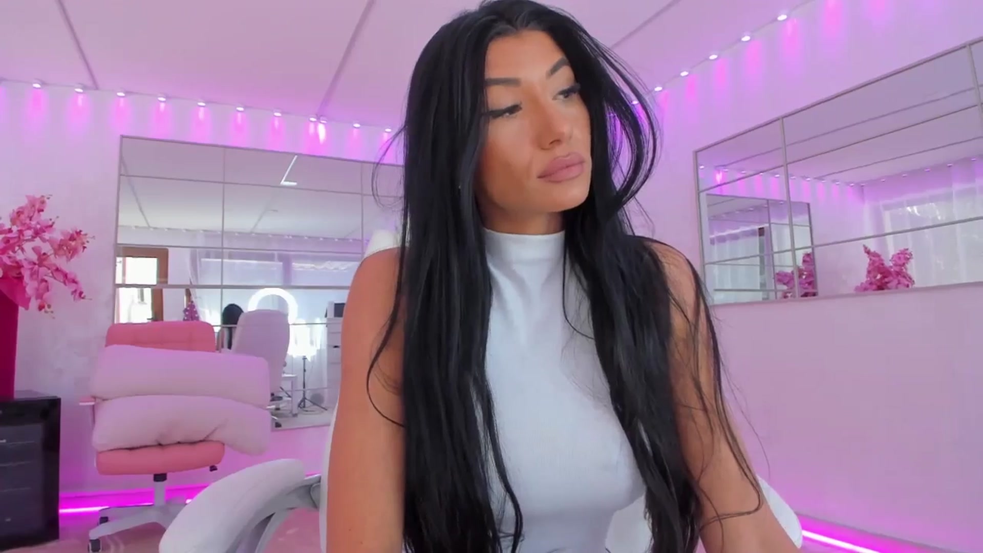 Gallery image thumbnail from Miss_diamond_'s myfreecams stream on, 04/27/2026, 08:30 image 15 of 20
