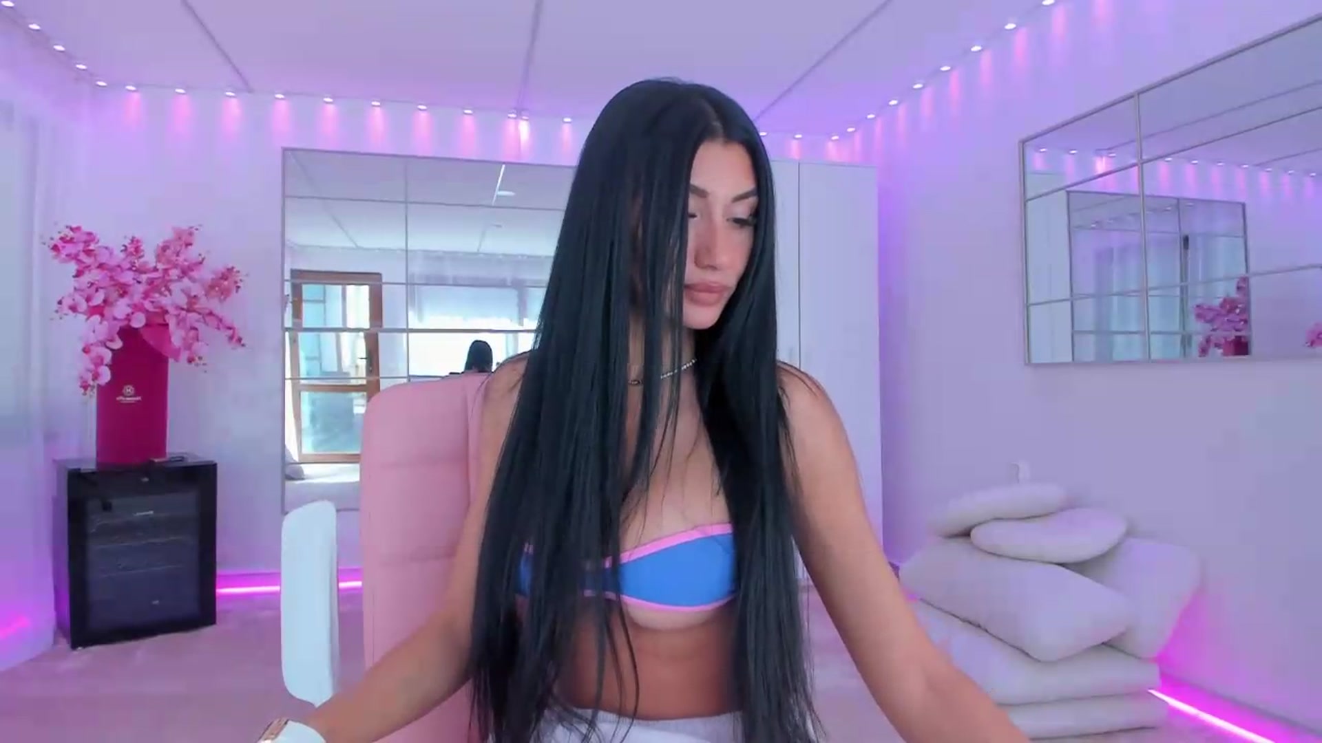 Gallery image thumbnail from Miss_diamond_'s myfreecams stream on, 05/01/2026, 09:06 image 2 of 20