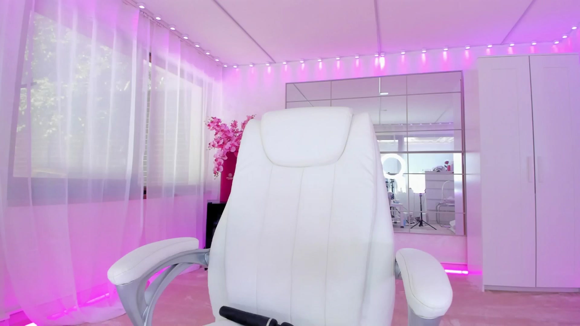 Gallery image thumbnail from Miss_diamond_'s myfreecams stream on, 05/05/2026, 08:26 image 20 of 20