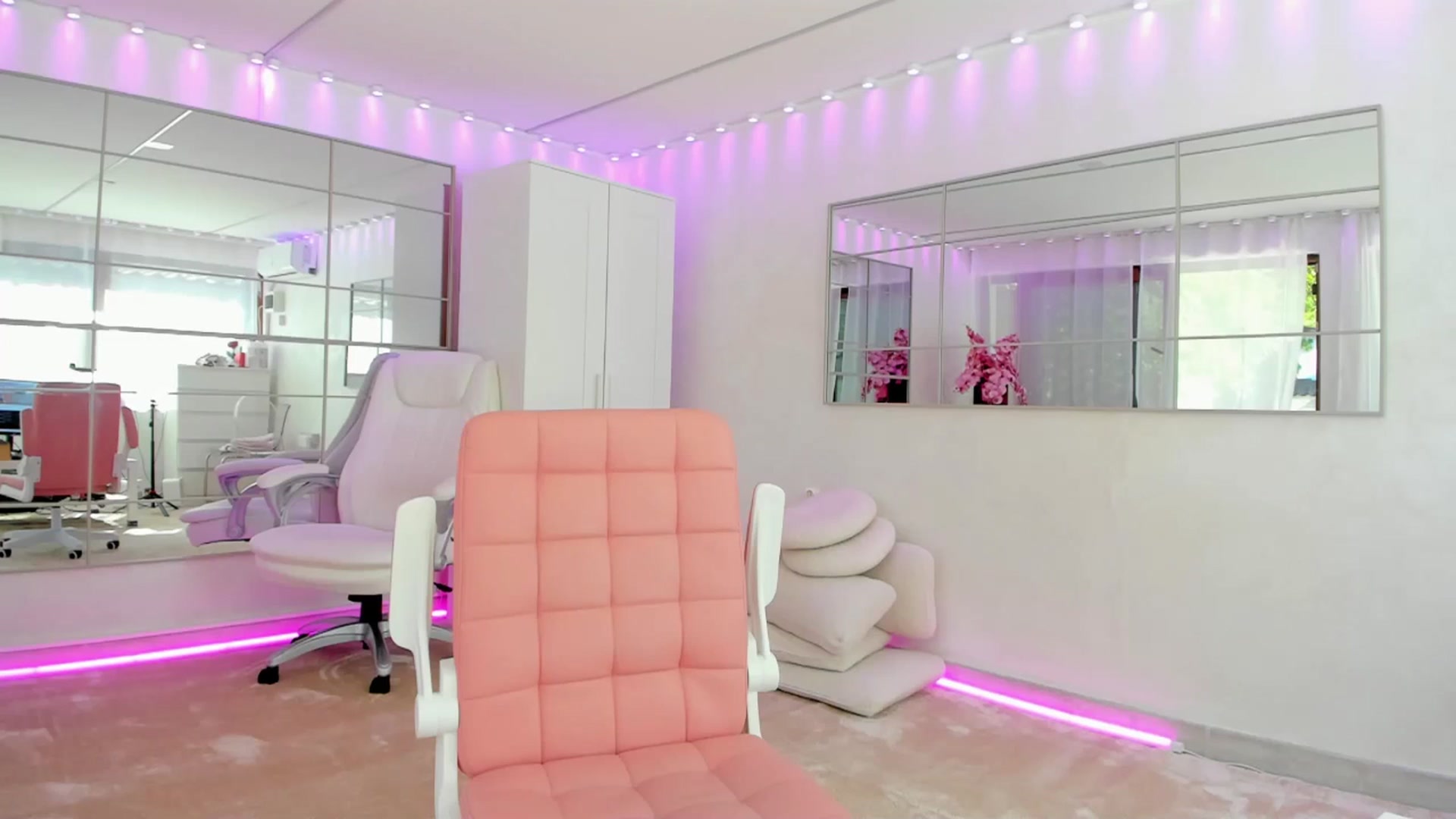 Gallery image thumbnail from Miss_diamond_'s myfreecams stream on, 05/05/2026, 08:26 image 2 of 20