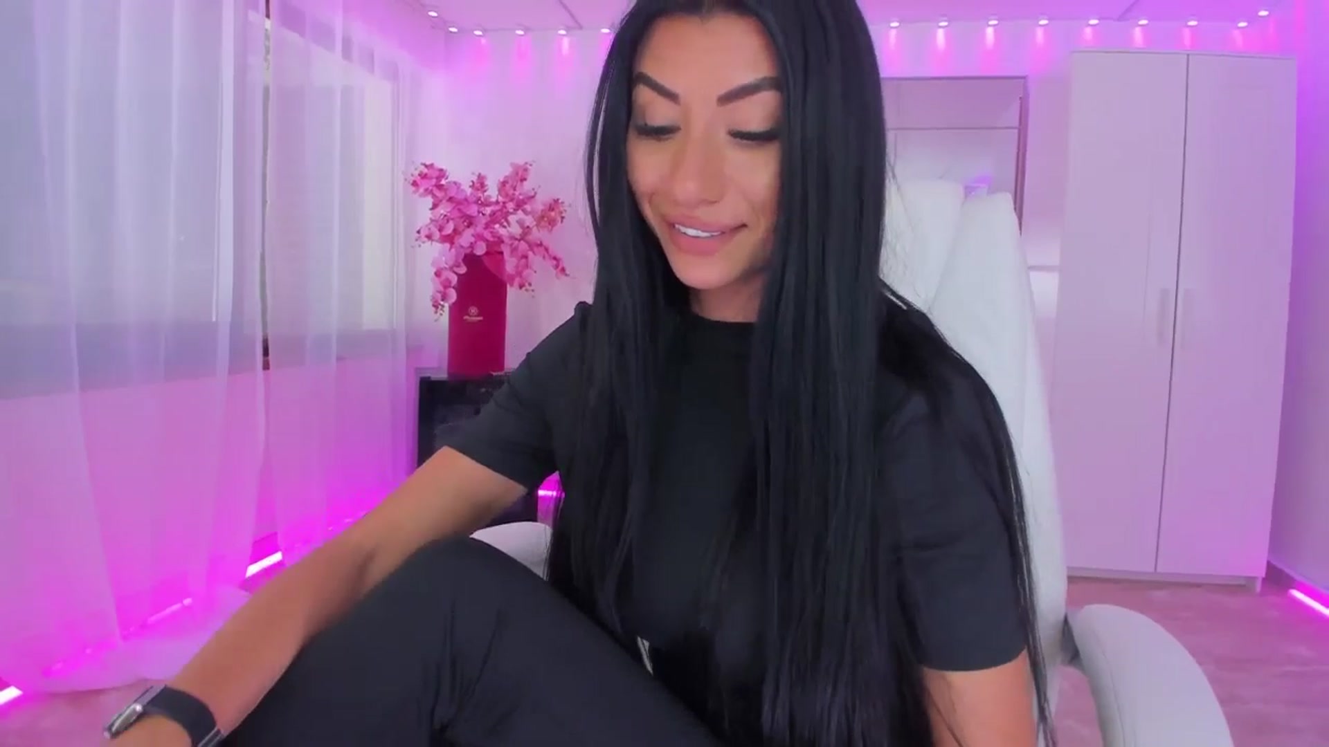Gallery image thumbnail from Miss_diamond_'s myfreecams stream on, 05/05/2026, 12:37 image 19 of 20