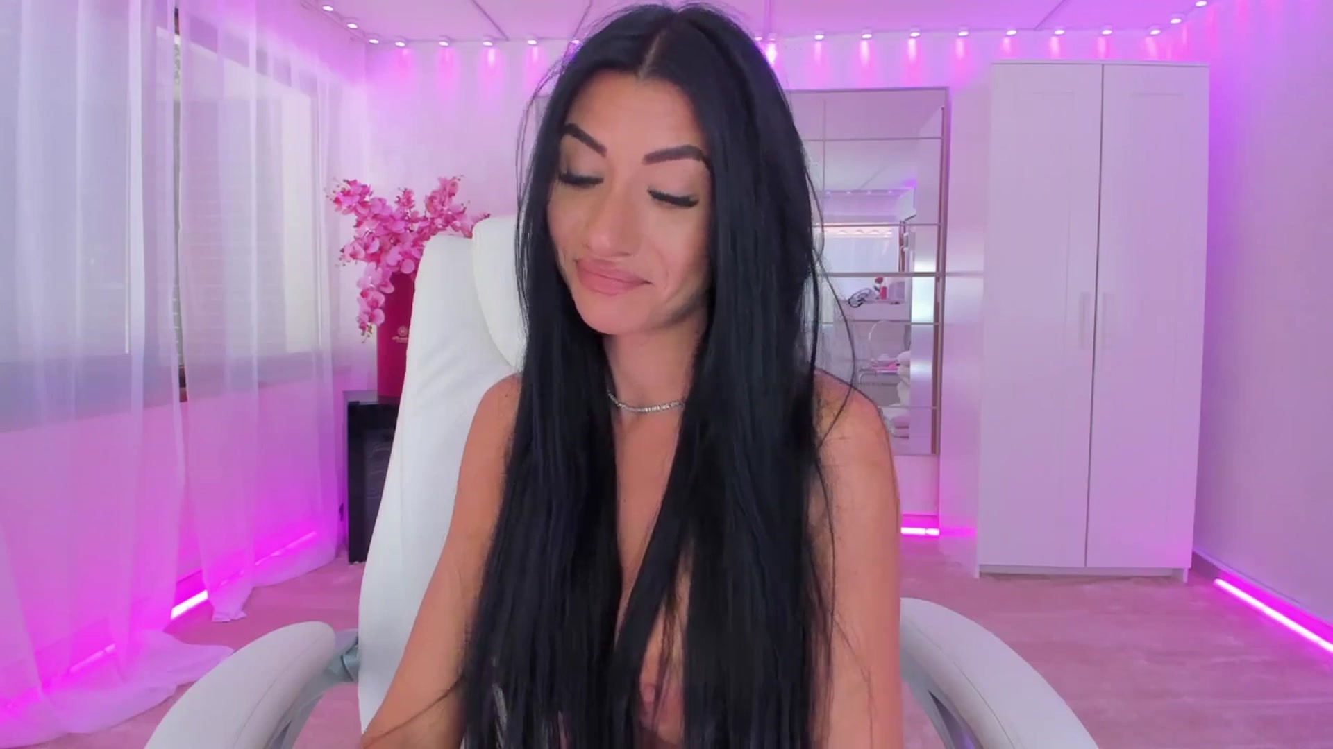 Gallery image thumbnail from Miss_diamond_'s myfreecams stream on, 05/05/2026, 12:37 image 14 of 20