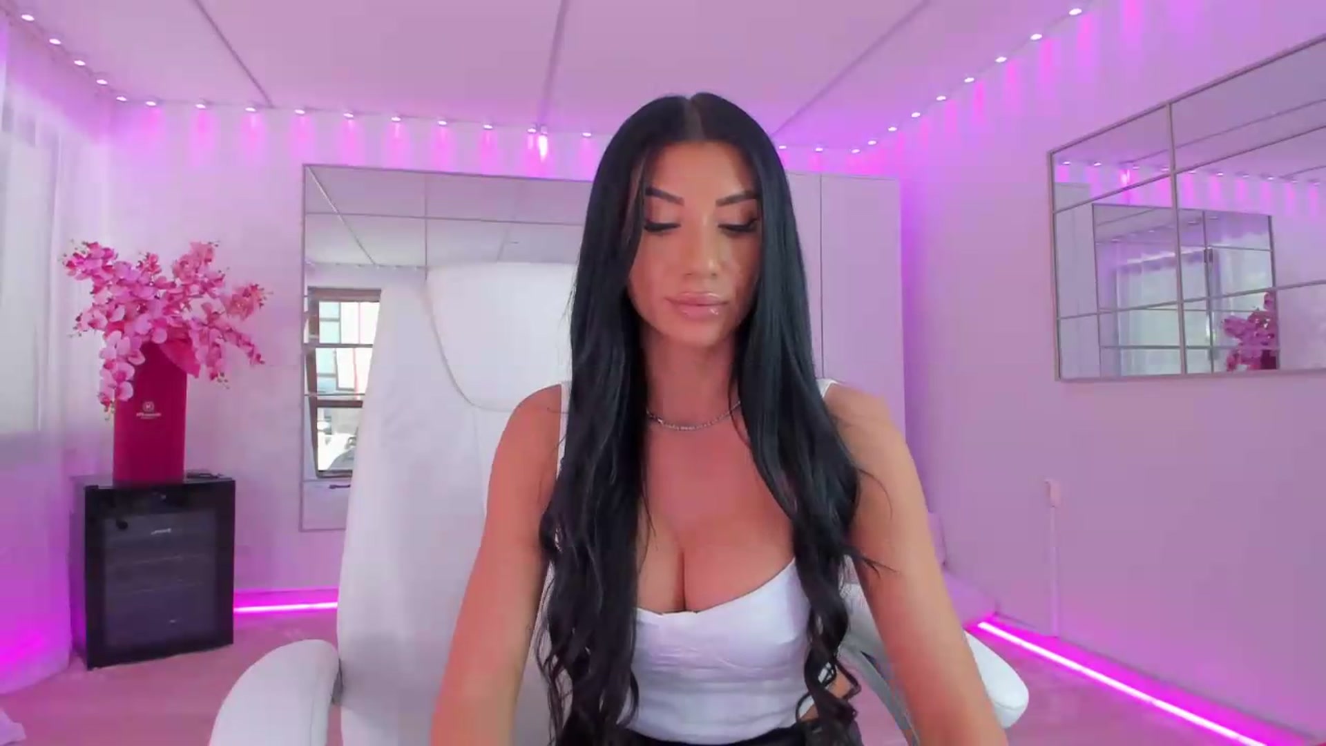 Gallery image thumbnail from Miss_diamond_'s myfreecams stream on, 05/15/2026, 12:07 image 6 of 20