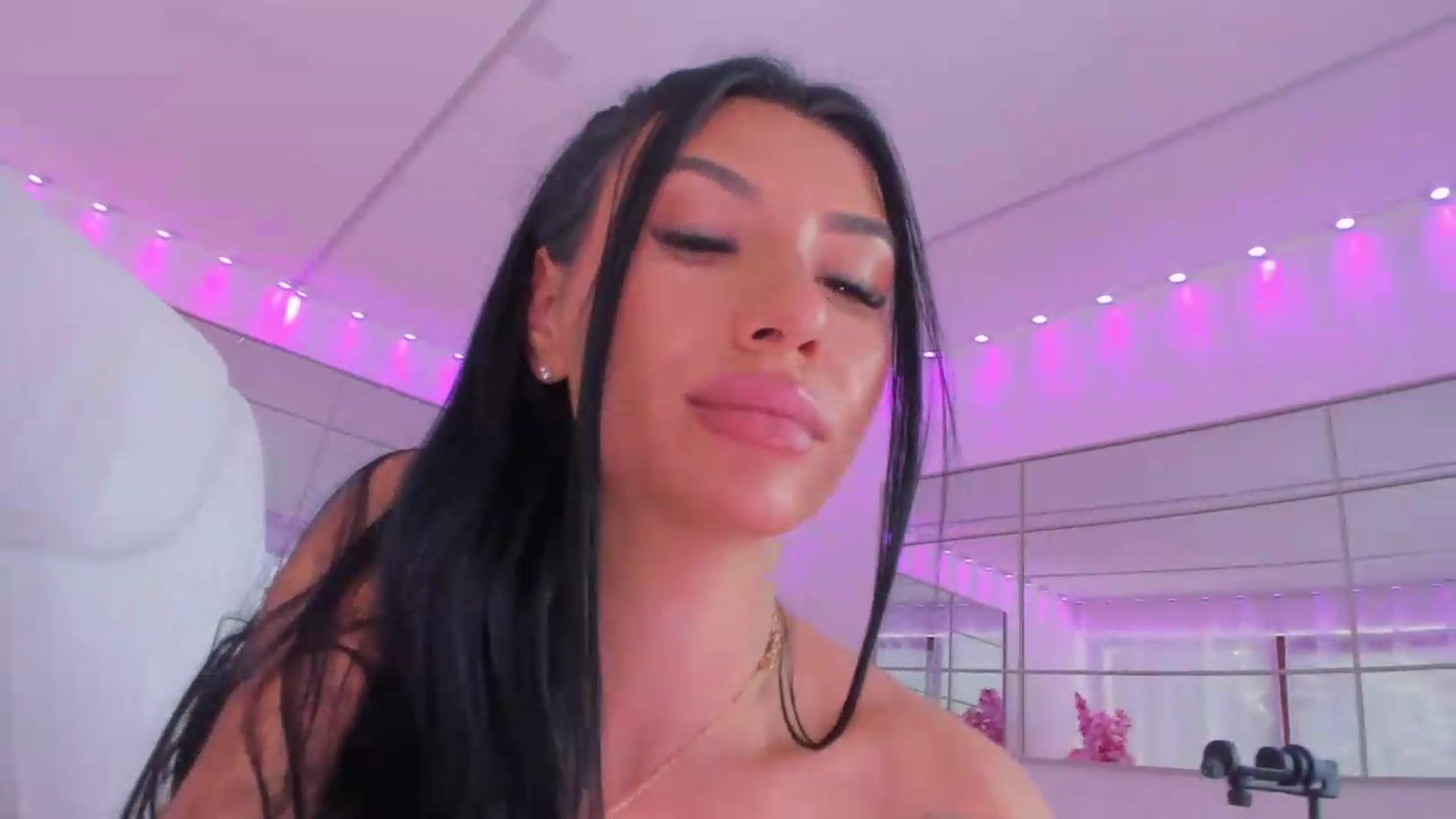 Gallery image thumbnail from Miss_diamond_'s myfreecams stream on, 05/18/2026, 09:09 image 16 of 20