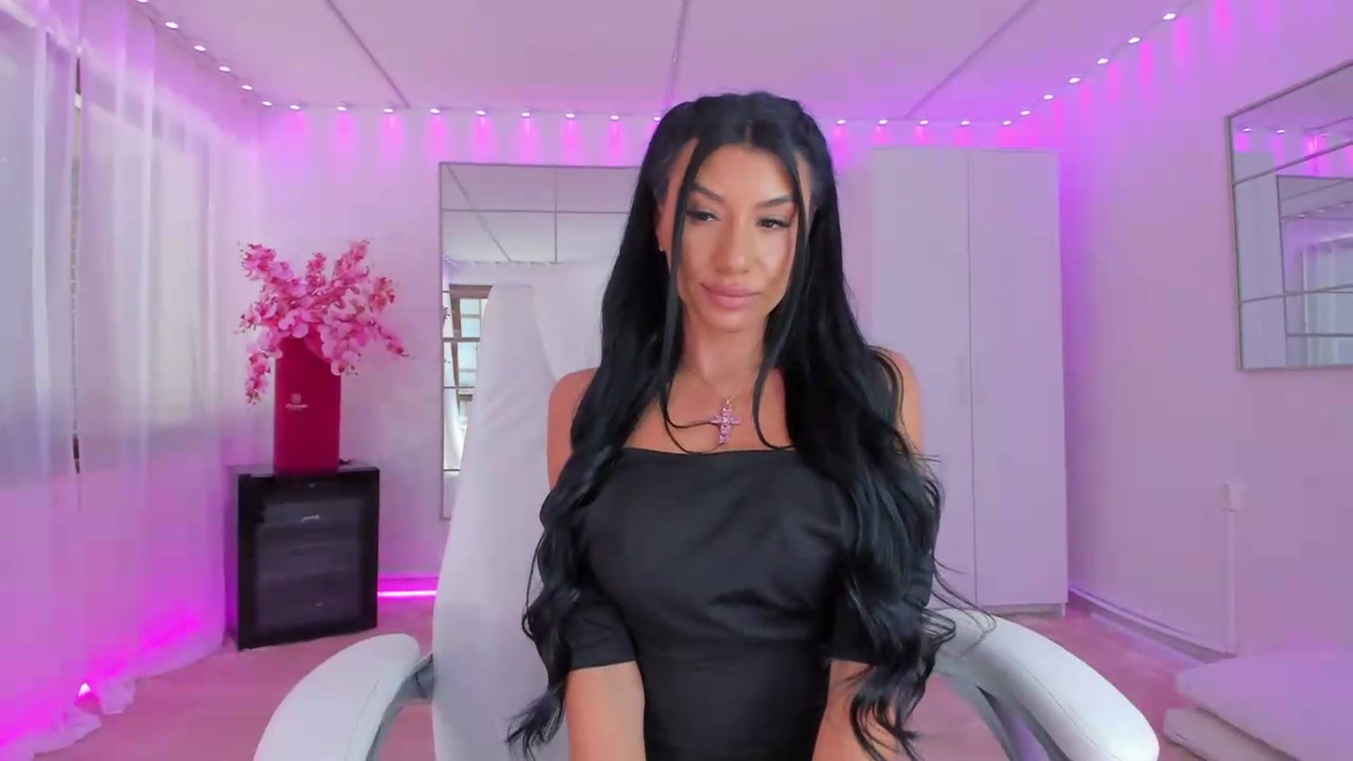 Gallery image thumbnail from Miss_diamond_'s myfreecams stream on, 05/18/2026, 09:09 image 5 of 20