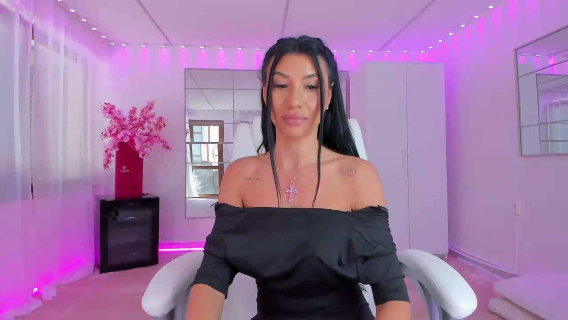 Gallery image thumbnail from Miss_diamond_'s myfreecams stream on, 05/18/2026, 09:09 image 4 of 20