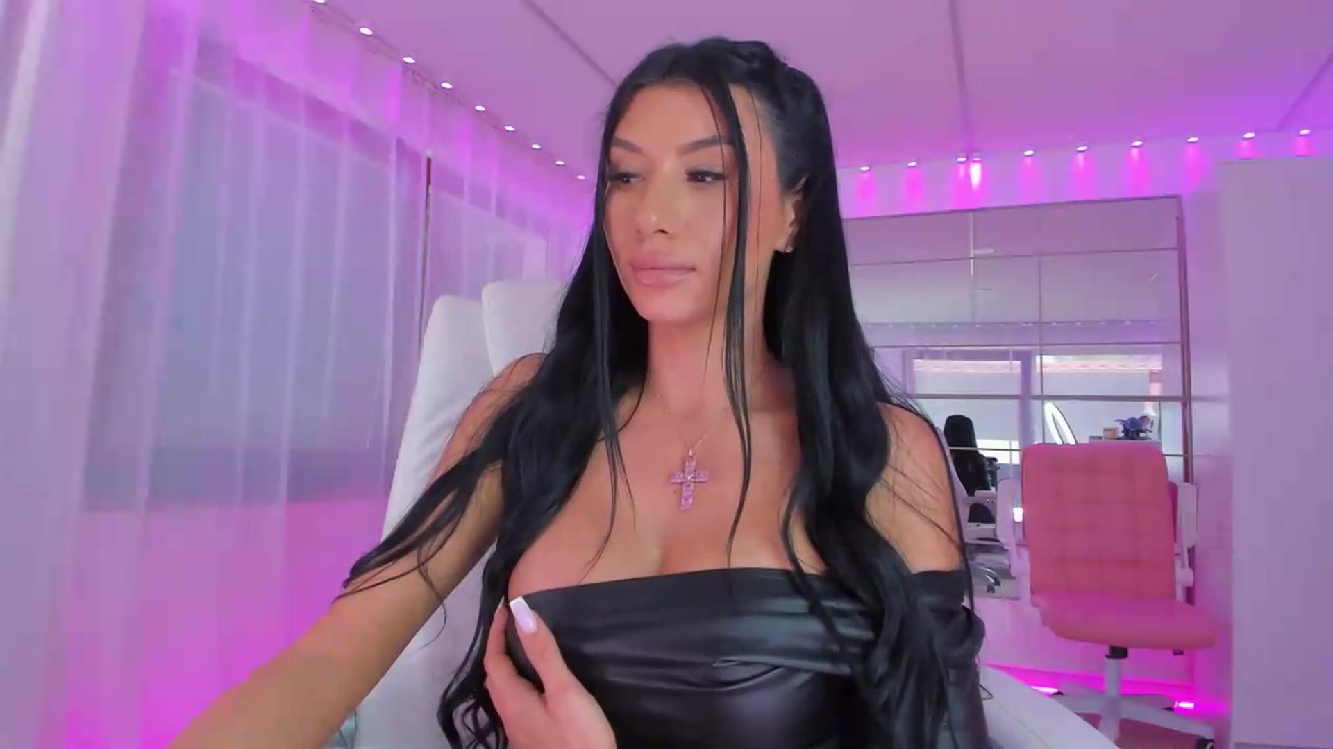Gallery image thumbnail from Miss_diamond_'s myfreecams stream on, 05/18/2026, 13:10 image 19 of 20
