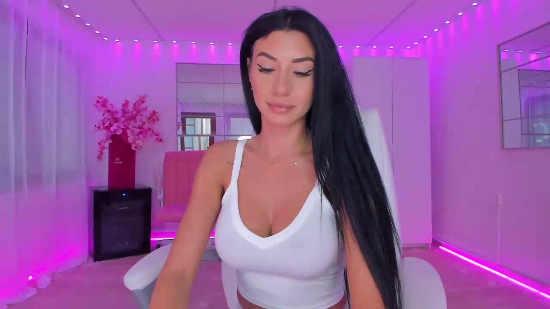 Gallery image thumbnail from Miss_diamond_'s myfreecams stream on, 05/22/2026, 10:14 image 2 of 20
