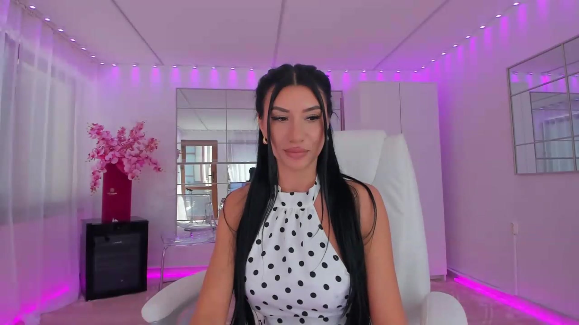 Gallery image thumbnail from Miss_diamond_'s myfreecams stream on, 05/26/2026, 08:01 image 17 of 20