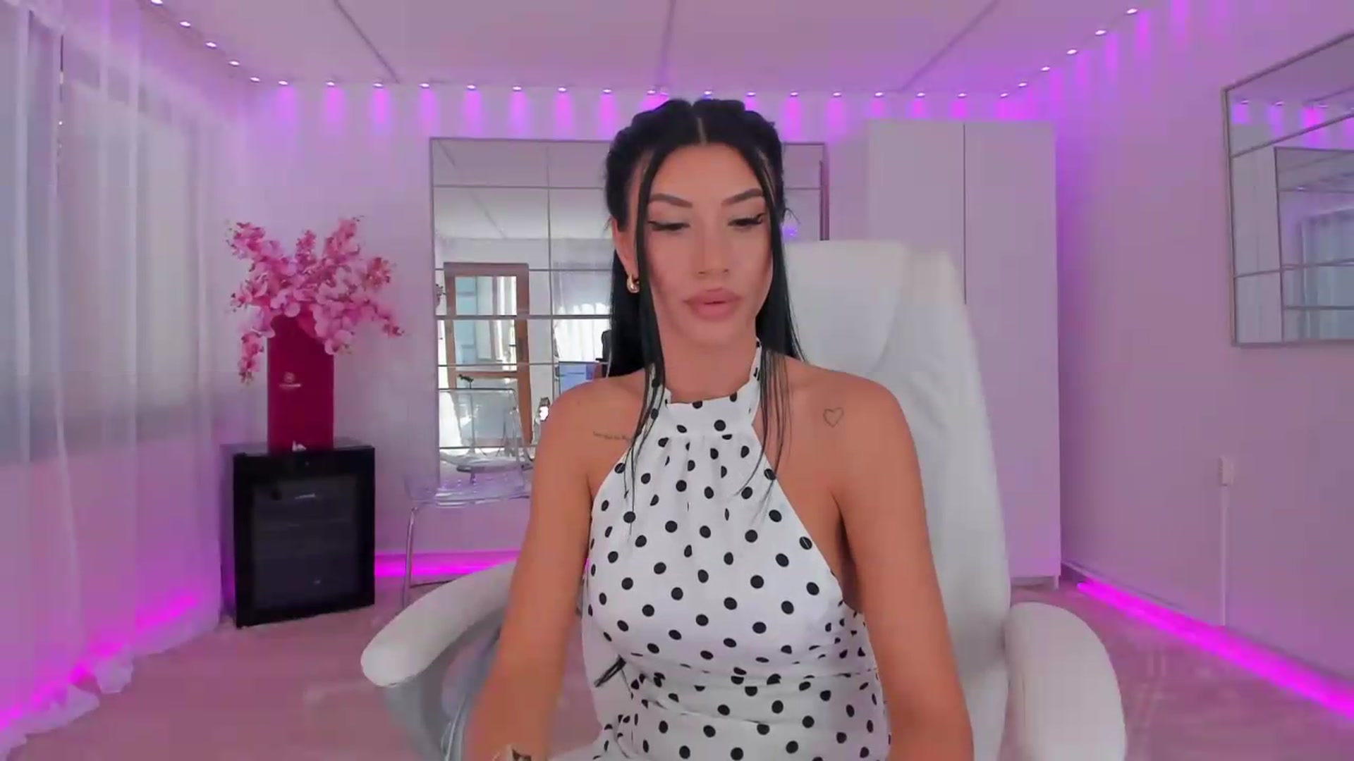 Gallery image thumbnail from Miss_diamond_'s myfreecams stream on, 05/26/2026, 08:01 image 12 of 20