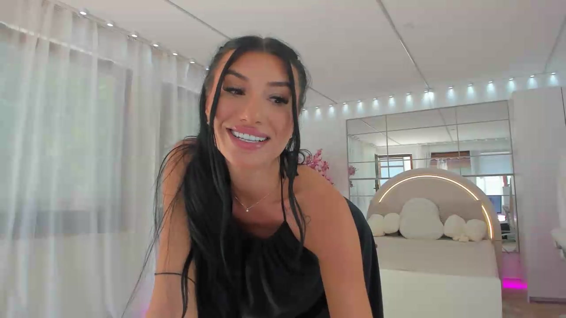 Gallery image thumbnail from Miss_diamond_'s myfreecams stream on, 06/10/2026, 11:05 image 5 of 20