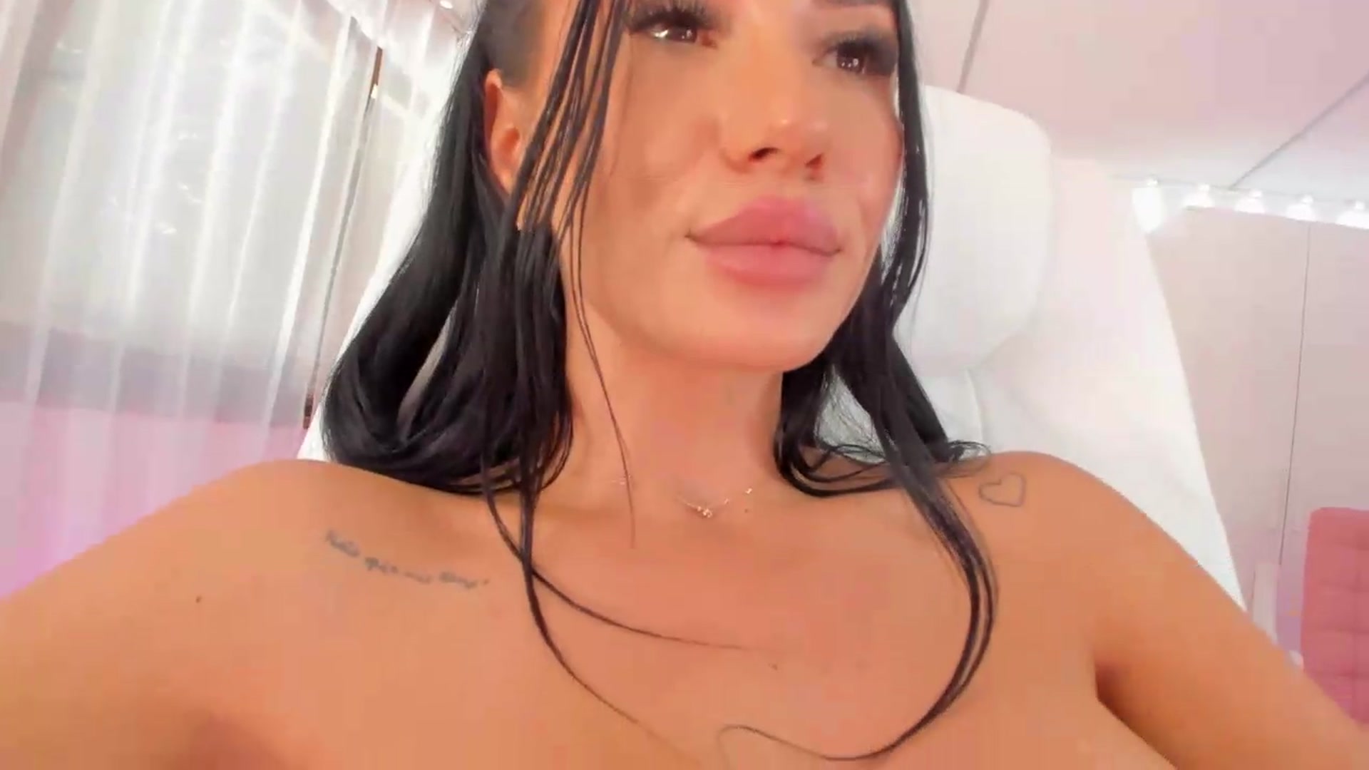 Gallery image thumbnail from Miss_diamond_'s myfreecams stream on, 06/10/2026, 11:05 image 17 of 20