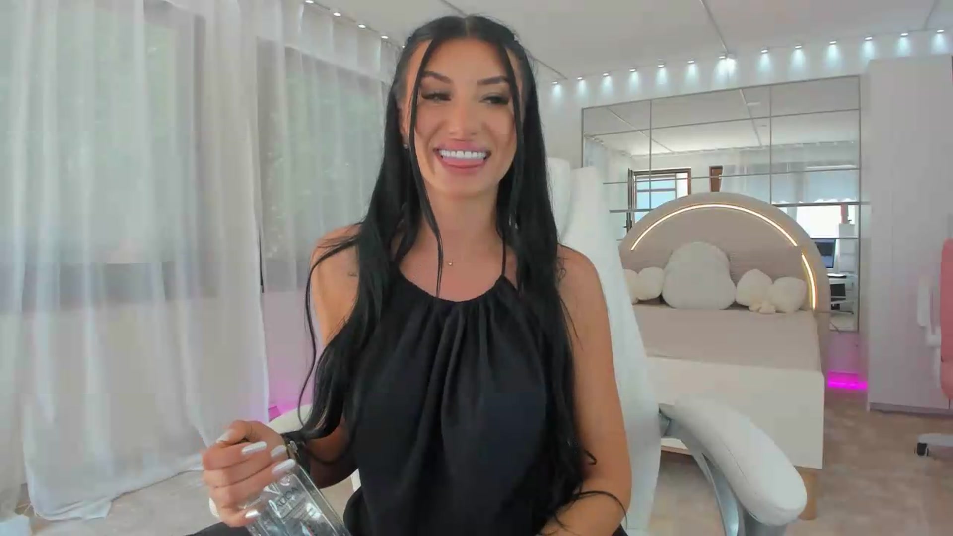 Gallery image thumbnail from Miss_diamond_'s myfreecams stream on, 06/10/2026, 11:05 image 4 of 20