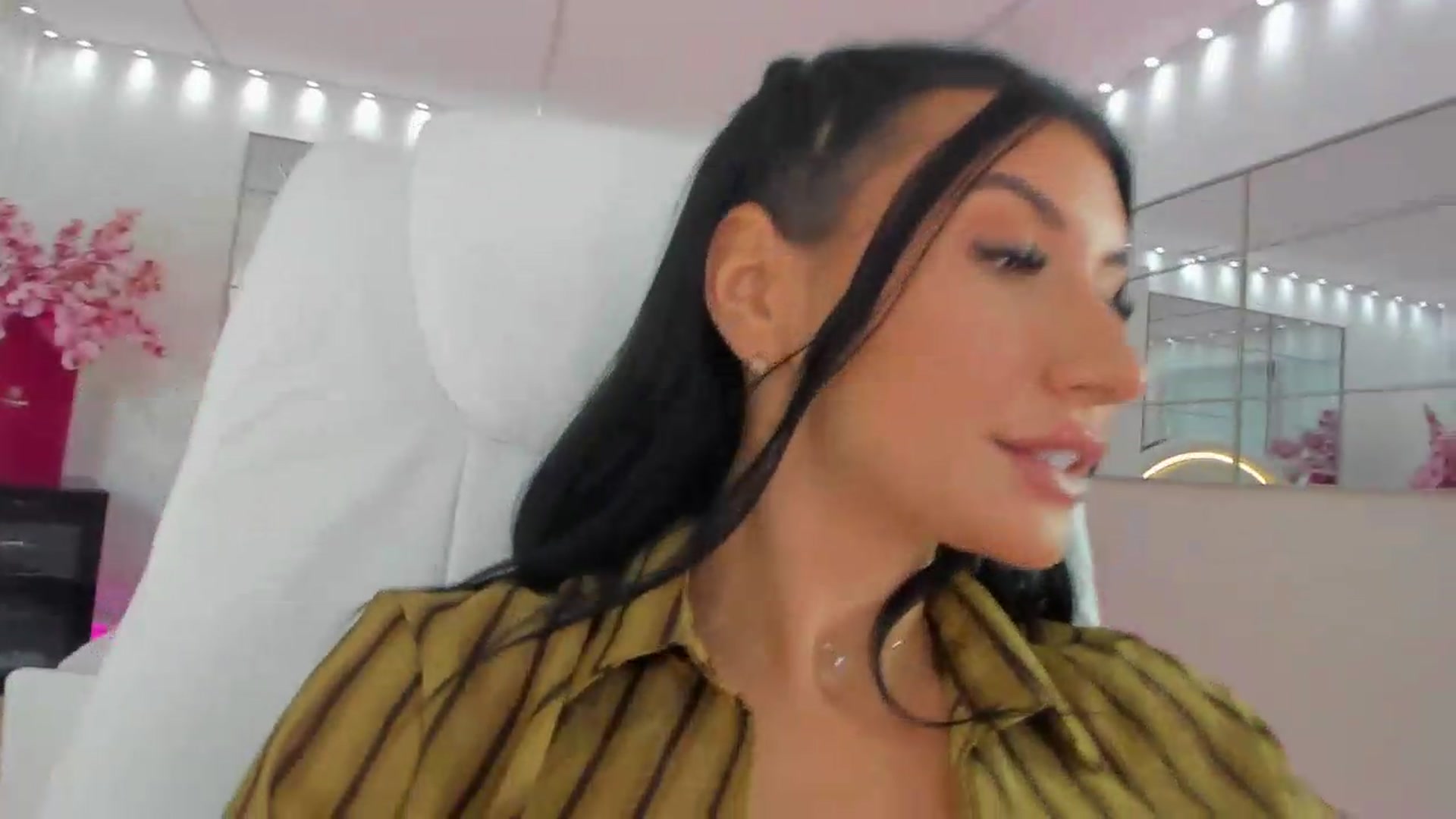 Gallery image thumbnail from Miss_diamond_'s myfreecams stream on, 06/10/2026, 11:05 image 11 of 20