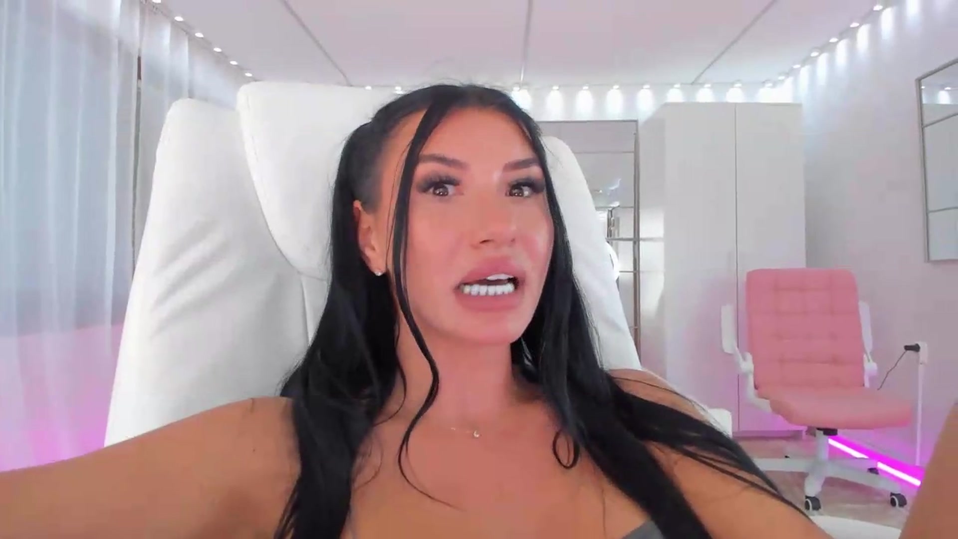 Gallery image thumbnail from Miss_diamond_'s myfreecams stream on, 06/10/2026, 13:47 image 14 of 20