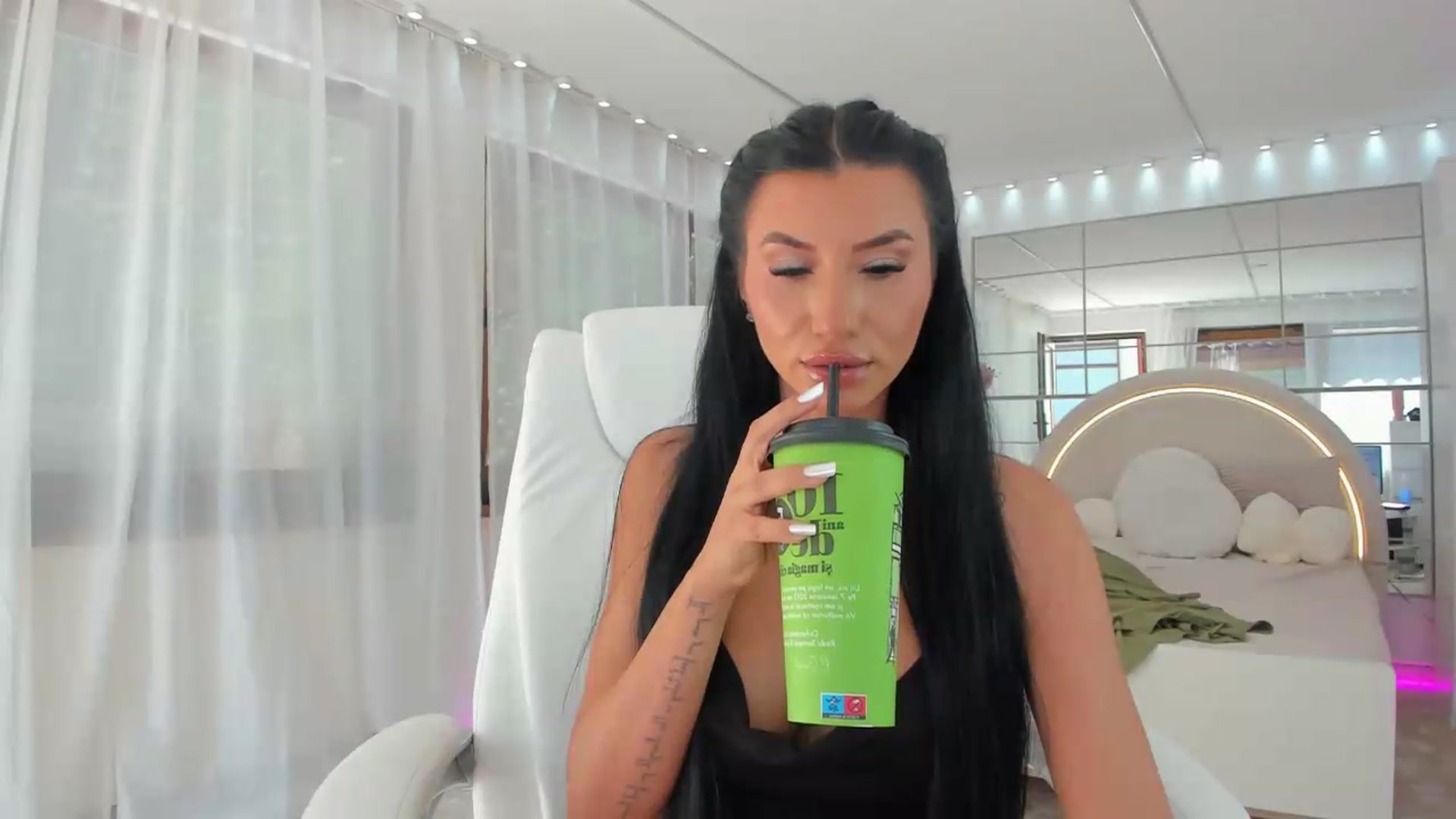 Gallery image thumbnail from Miss_diamond_'s myfreecams stream on, 06/11/2026, 11:01 image 4 of 20