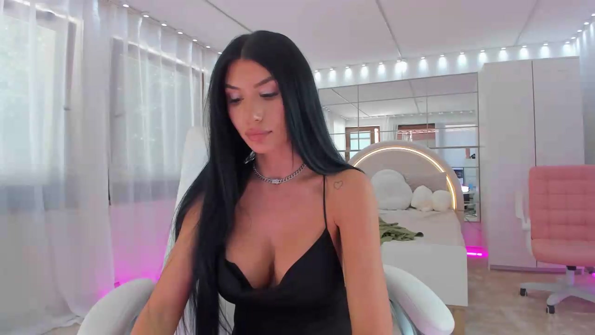 Gallery image thumbnail from Miss_diamond_'s myfreecams stream on, 06/11/2026, 11:01 image 18 of 20