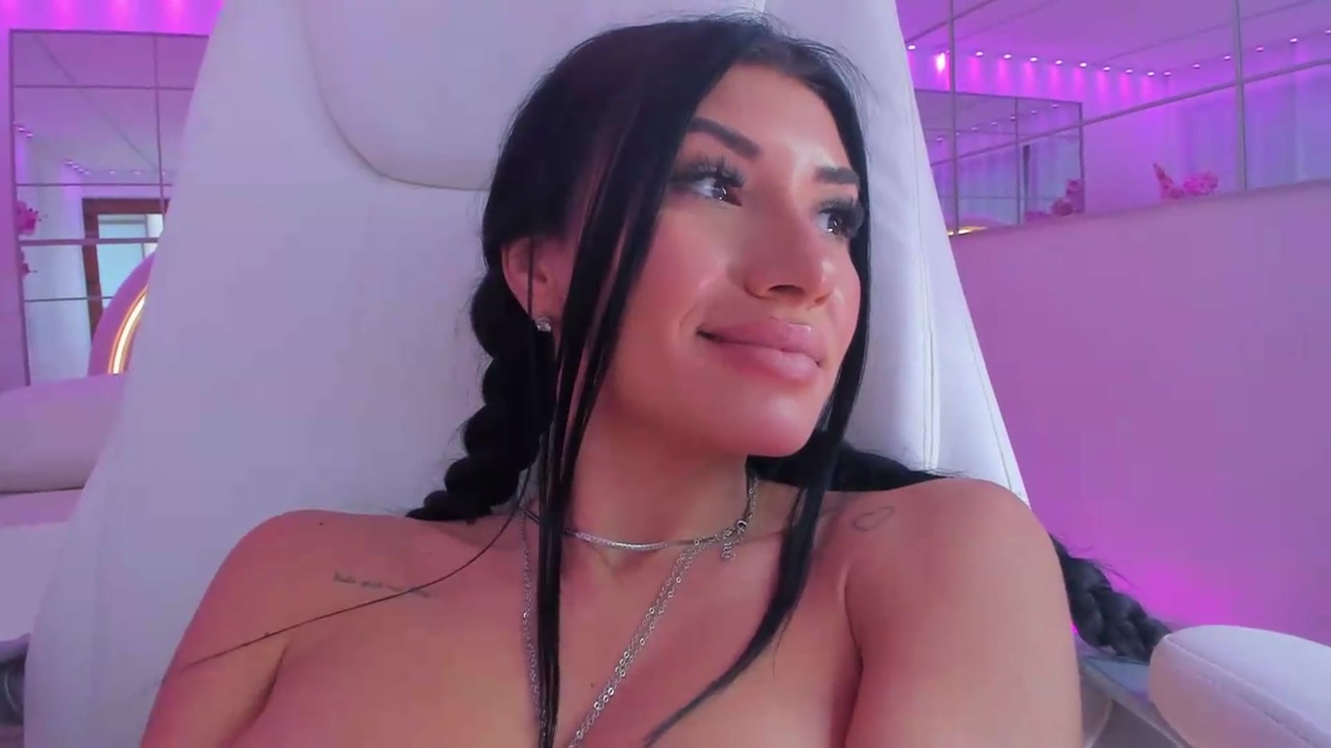 Gallery image thumbnail from Miss_diamond_'s myfreecams stream on, 06/12/2026, 10:05 image 2 of 20