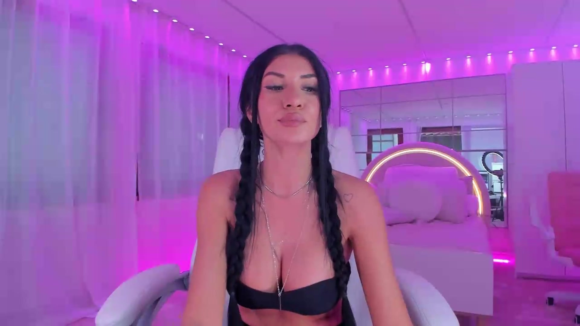 Gallery image thumbnail from Miss_diamond_'s myfreecams stream on, 06/12/2026, 13:27 image 18 of 20
