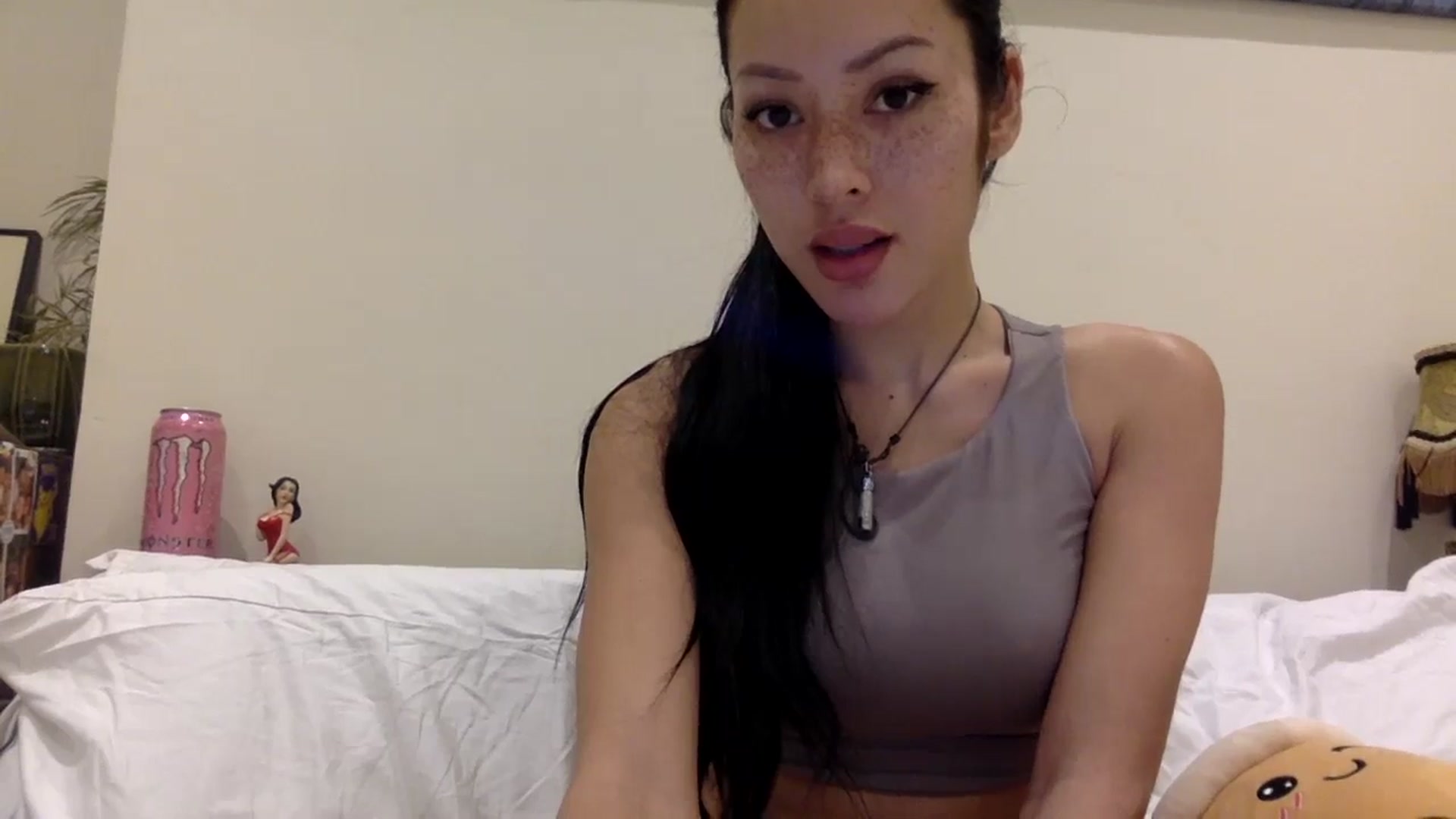 Gallery image thumbnail from Miss_emiko's myfreecams stream on, 11/26/2024, 19:38 image 18 of 20