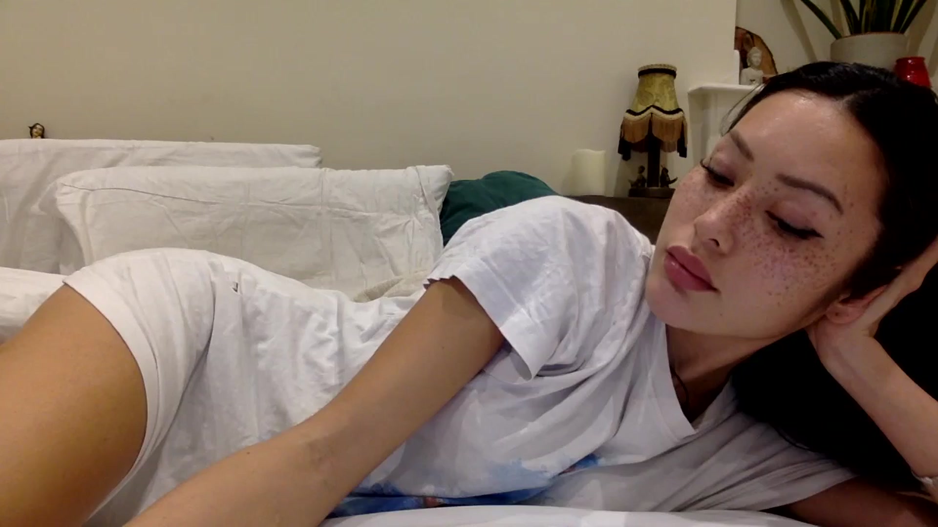 Gallery image thumbnail from Miss_emiko's myfreecams stream on, 11/28/2024, 02:01 image 10 of 20