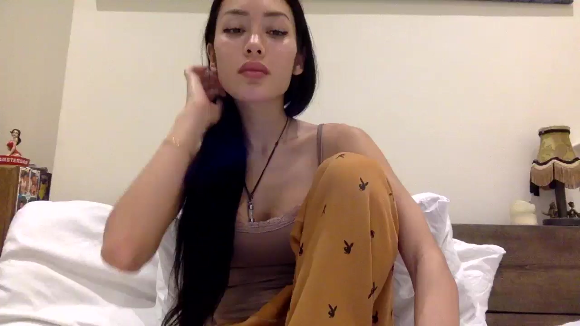 Gallery image thumbnail from Miss_emiko's myfreecams stream on, 01/12/2025, 03:10 image 13 of 20