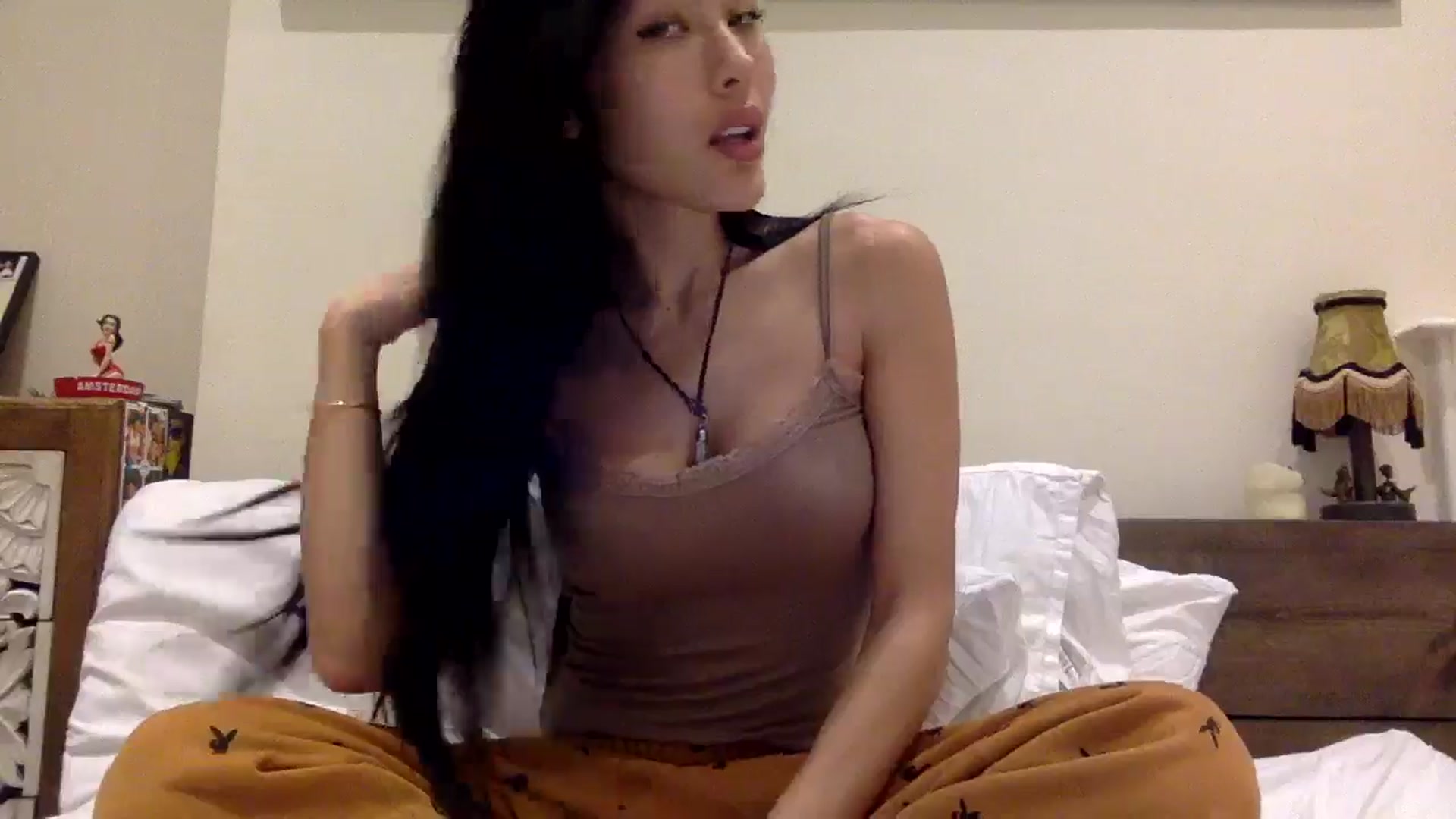 Gallery image thumbnail from Miss_emiko's myfreecams stream on, 01/12/2025, 03:10 image 17 of 20