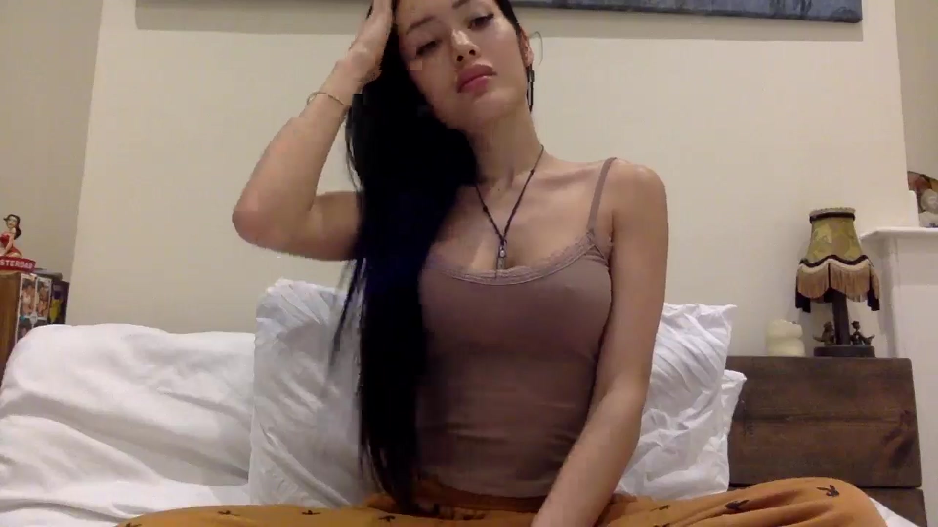 Gallery image thumbnail from Miss_emiko's myfreecams stream on, 01/12/2025, 03:10 image 2 of 20