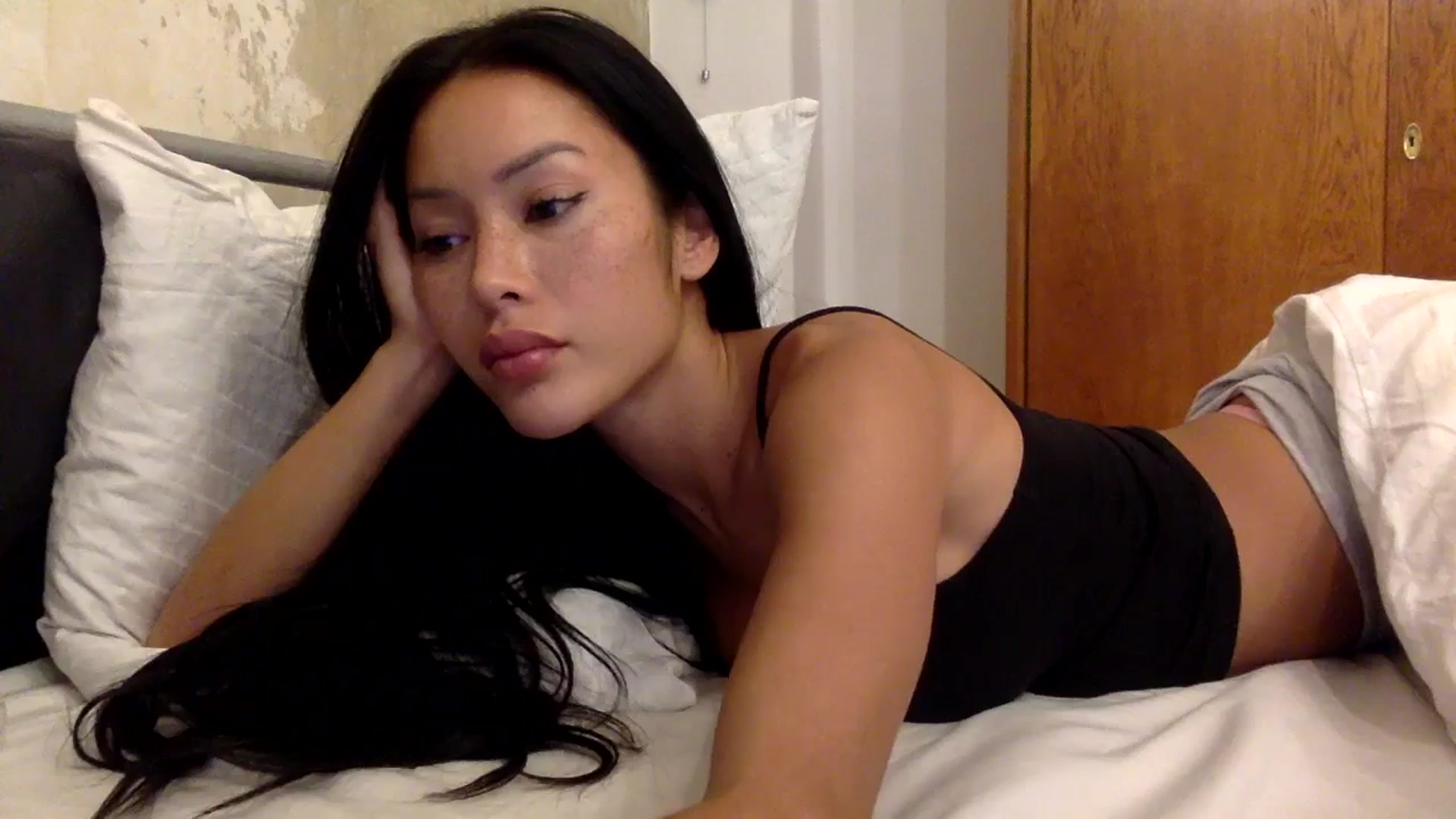 Gallery image thumbnail from Miss_emiko's myfreecams stream on, 09/21/2025, 22:23 image 6 of 20