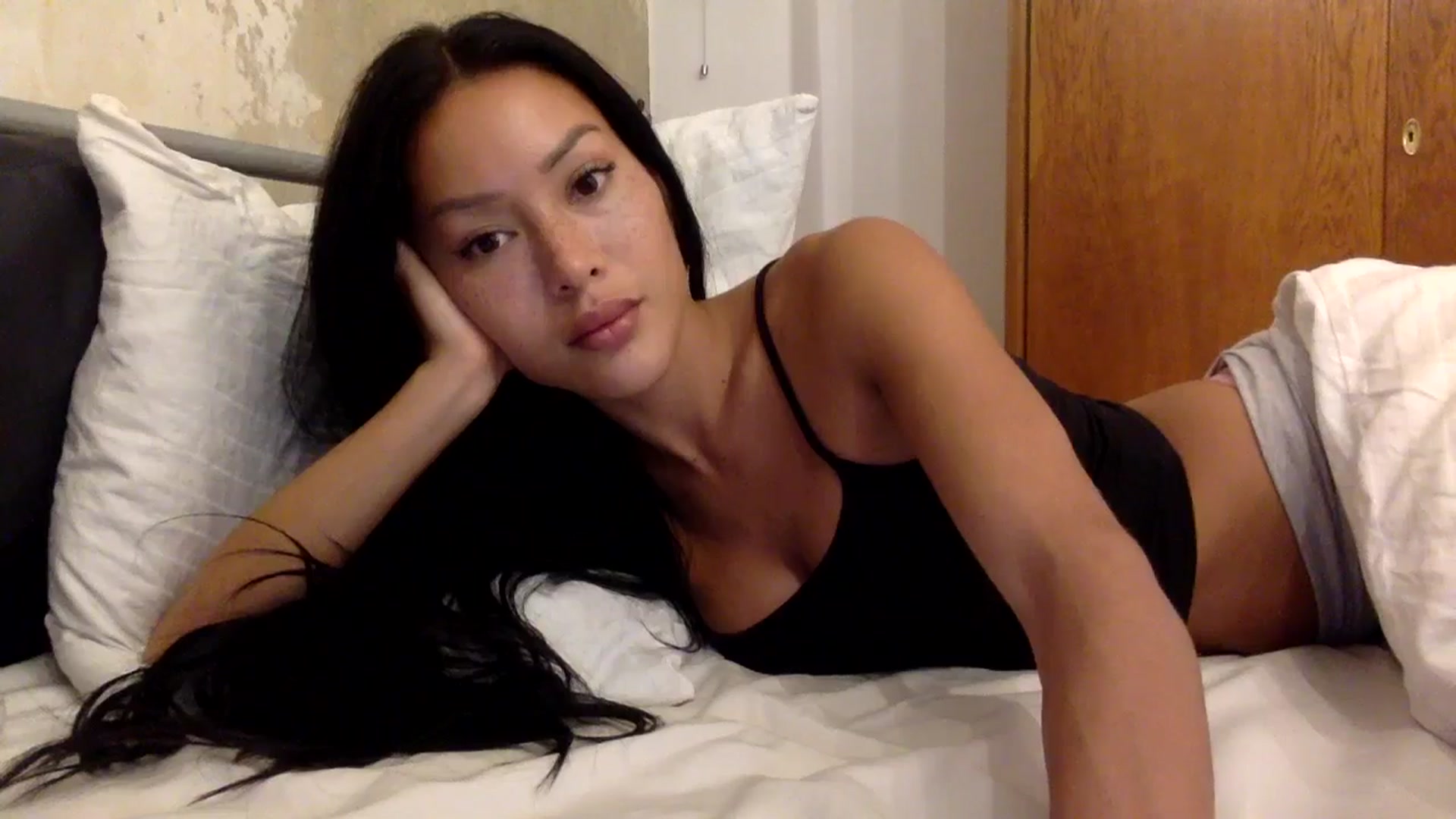 Gallery image thumbnail from Miss_emiko's myfreecams stream on, 09/21/2025, 22:23 image 7 of 20