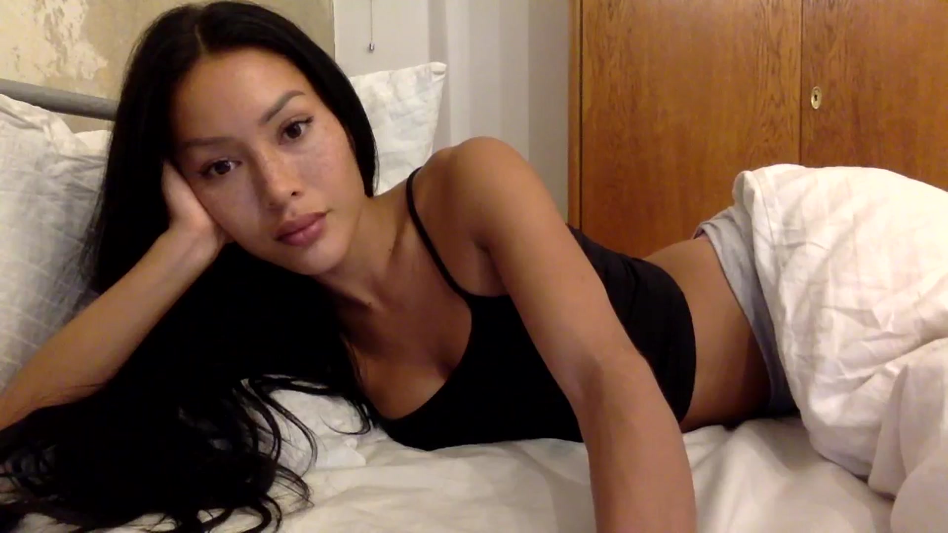 Gallery image thumbnail from Miss_emiko's myfreecams stream on, 09/21/2025, 22:23 image 5 of 20