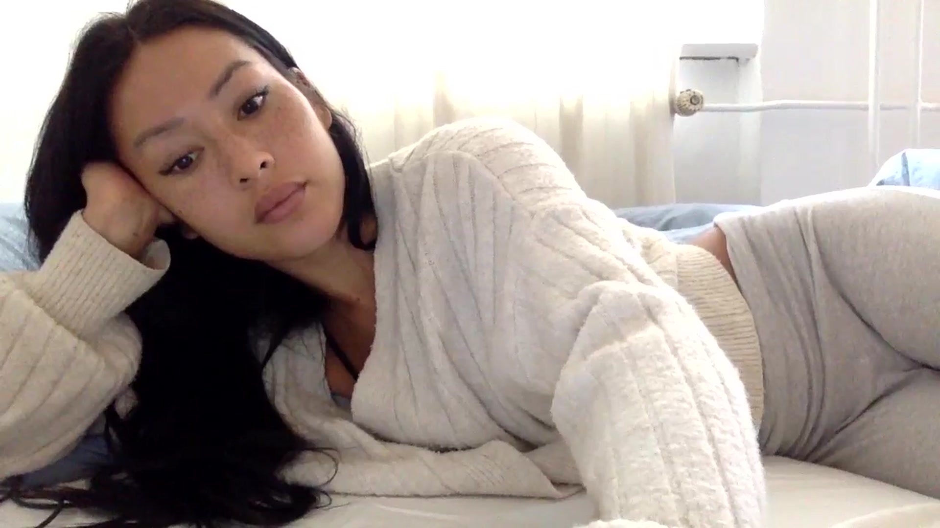 Gallery image thumbnail from Miss_emiko's myfreecams stream on, 10/04/2025, 11:57 image 14 of 20