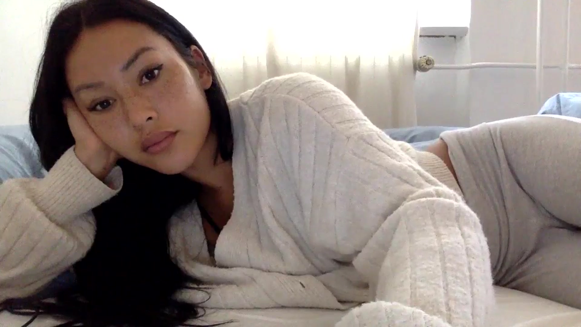 Gallery image thumbnail from Miss_emiko's myfreecams stream on, 10/04/2025, 11:57 image 10 of 20