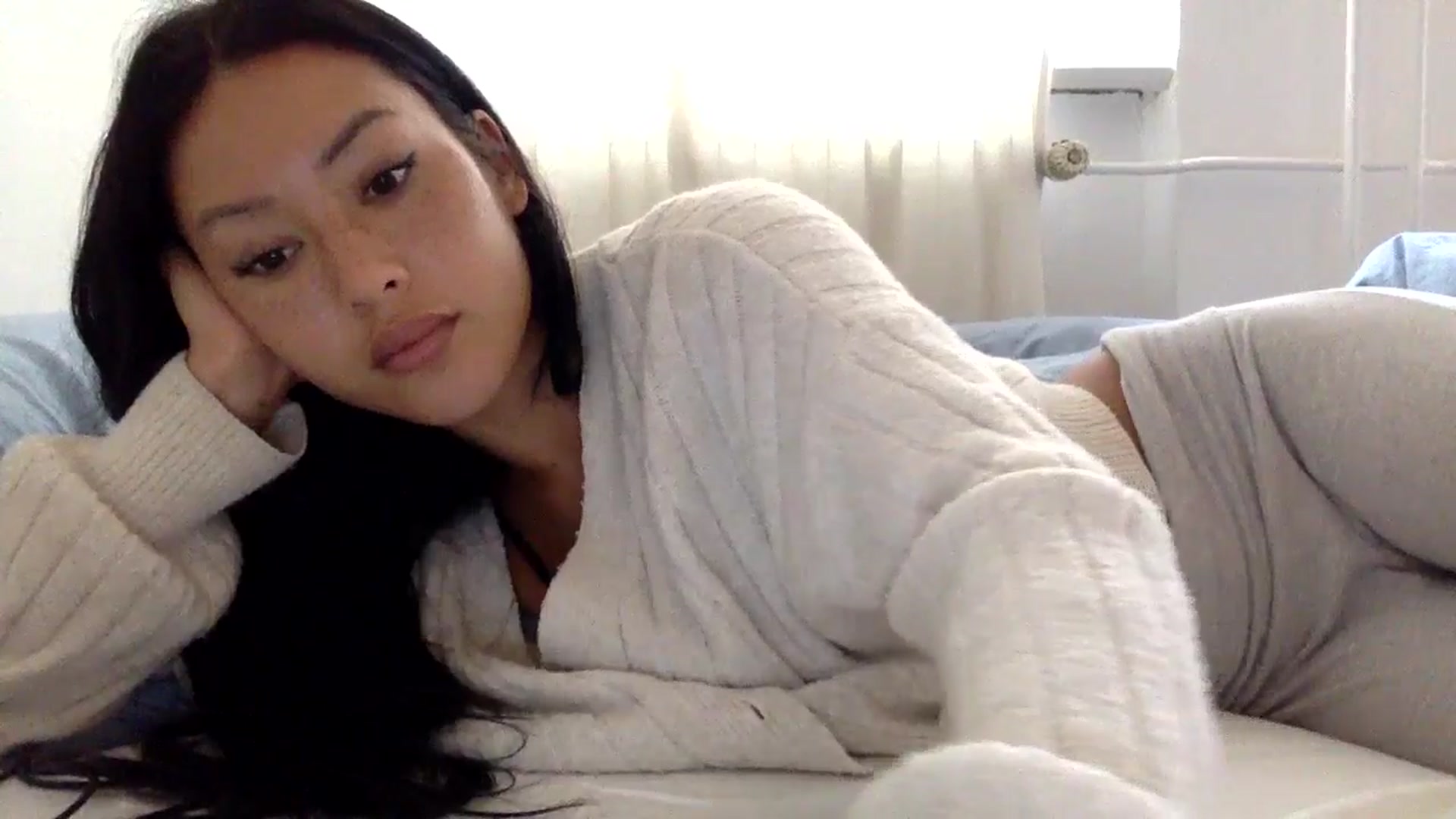 Gallery image thumbnail from Miss_emiko's myfreecams stream on, 10/04/2025, 11:57 image 11 of 20