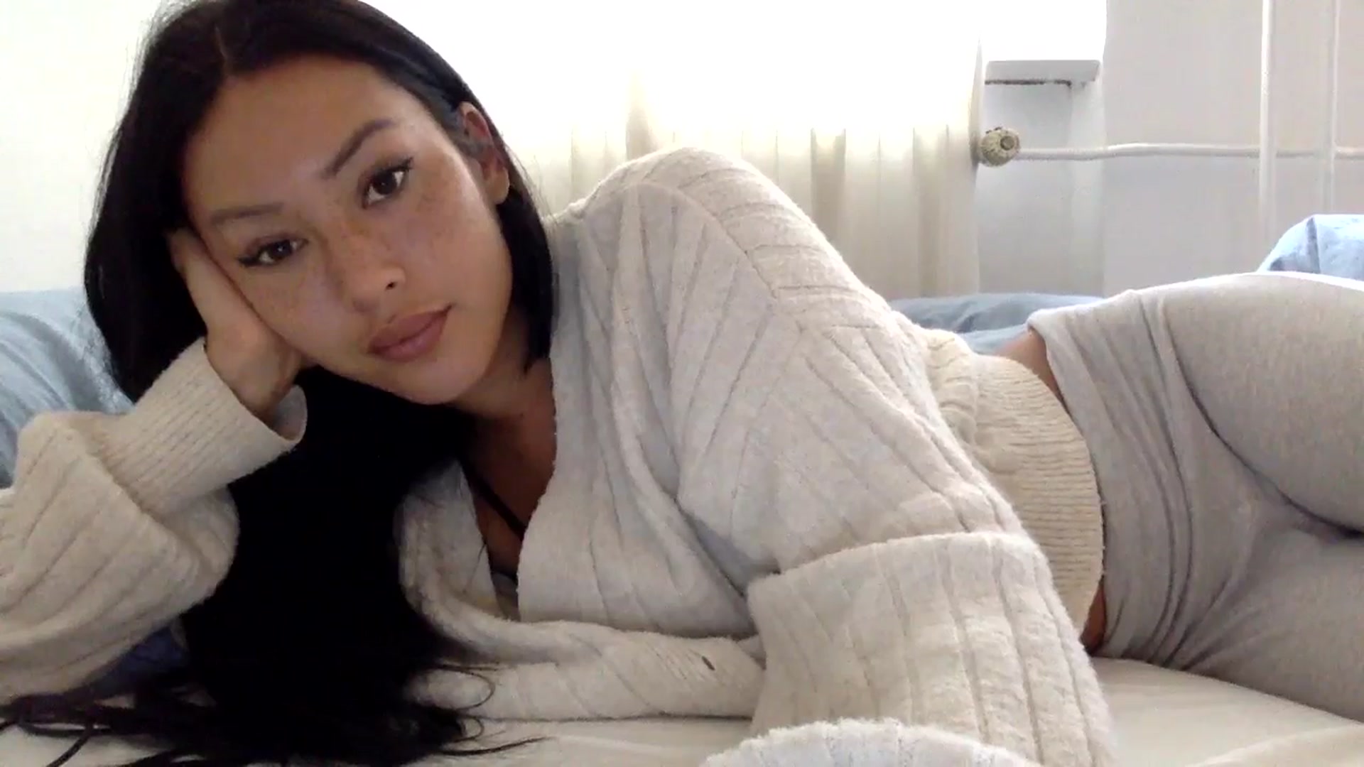 Gallery image thumbnail from Miss_emiko's myfreecams stream on, 10/04/2025, 11:57 image 7 of 20
