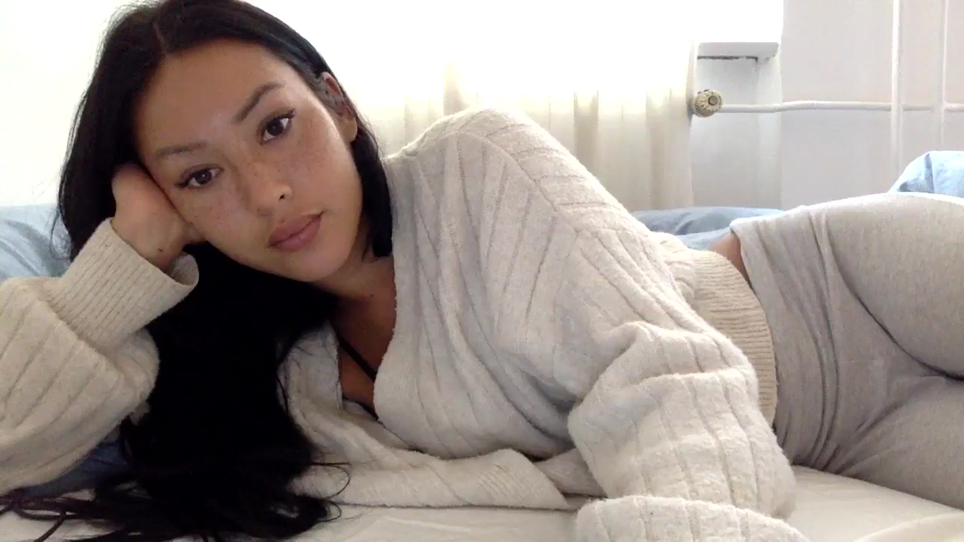 Gallery image thumbnail from Miss_emiko's myfreecams stream on, 10/04/2025, 11:57 image 13 of 20