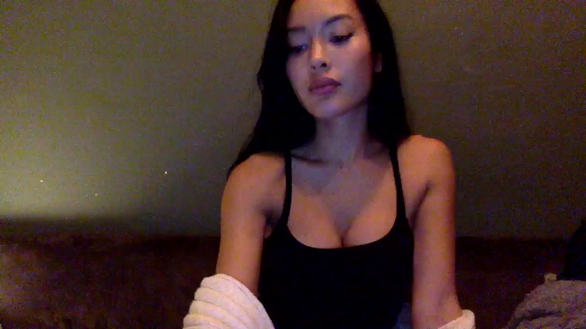 Gallery image thumbnail from Miss_emiko's myfreecams stream on, 10/26/2025, 19:42 image 11 of 20