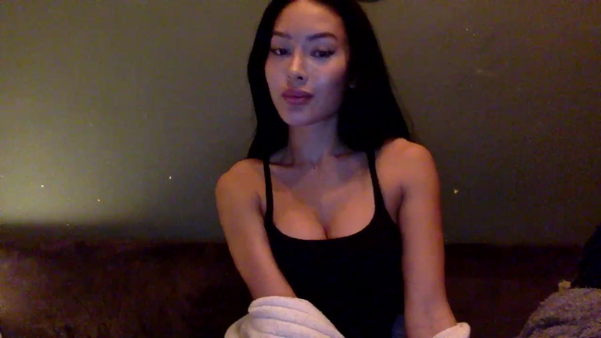 Gallery image thumbnail from Miss_emiko's myfreecams stream on, 10/26/2025, 19:42 image 14 of 20