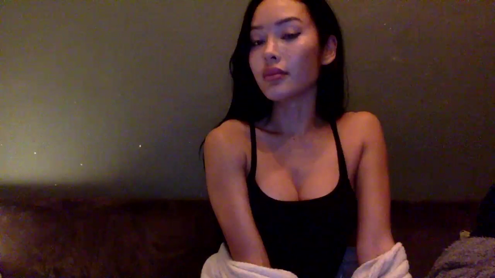 Gallery image thumbnail from Miss_emiko's myfreecams stream on, 10/26/2025, 19:42 image 9 of 20