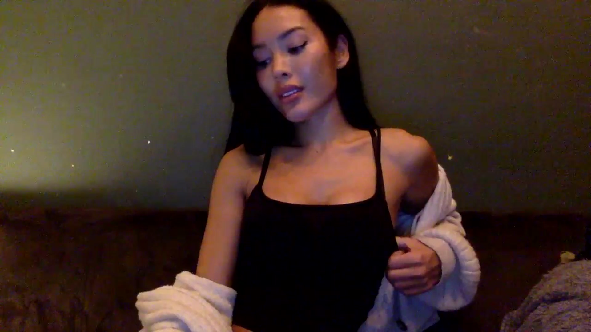 Gallery image thumbnail from Miss_emiko's myfreecams stream on, 10/26/2025, 19:42 image 18 of 20