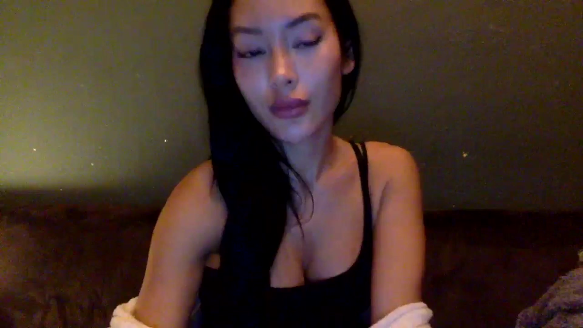 Gallery image thumbnail from Miss_emiko's myfreecams stream on, 10/26/2025, 20:15 image 9 of 20