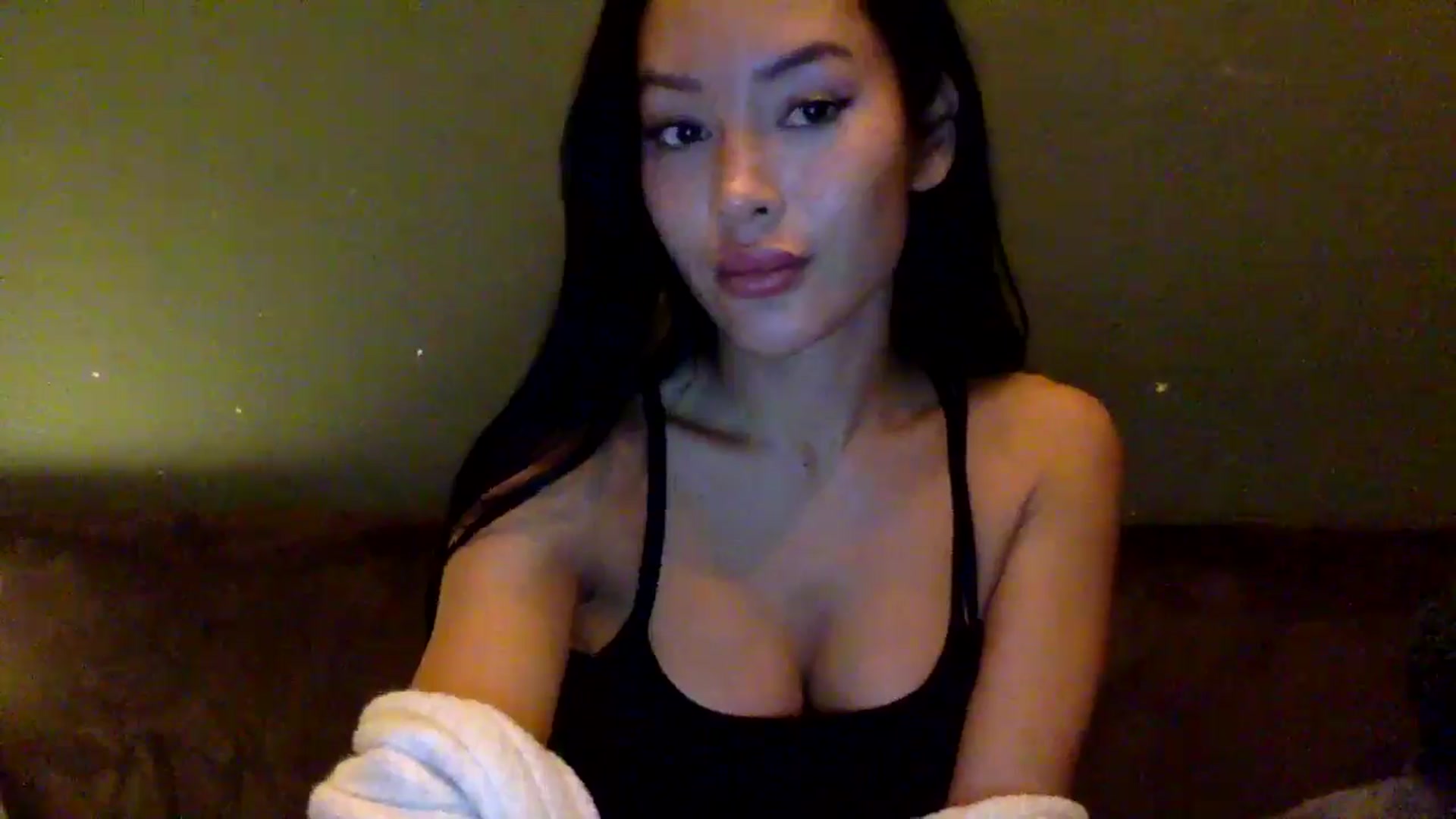 Gallery image thumbnail from Miss_emiko's myfreecams stream on, 10/26/2025, 20:15 image 16 of 20