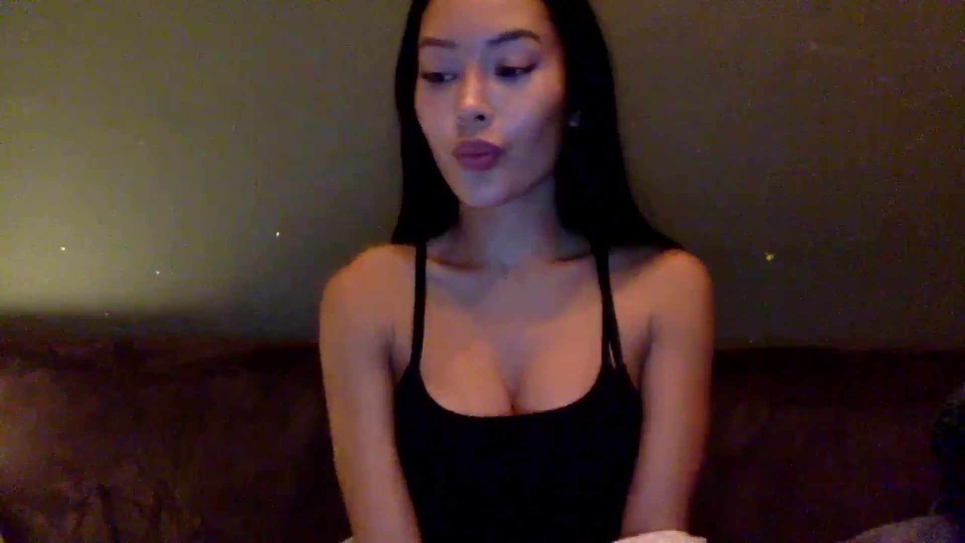 Gallery image thumbnail from Miss_emiko's myfreecams stream on, 10/26/2025, 20:15 image 13 of 20