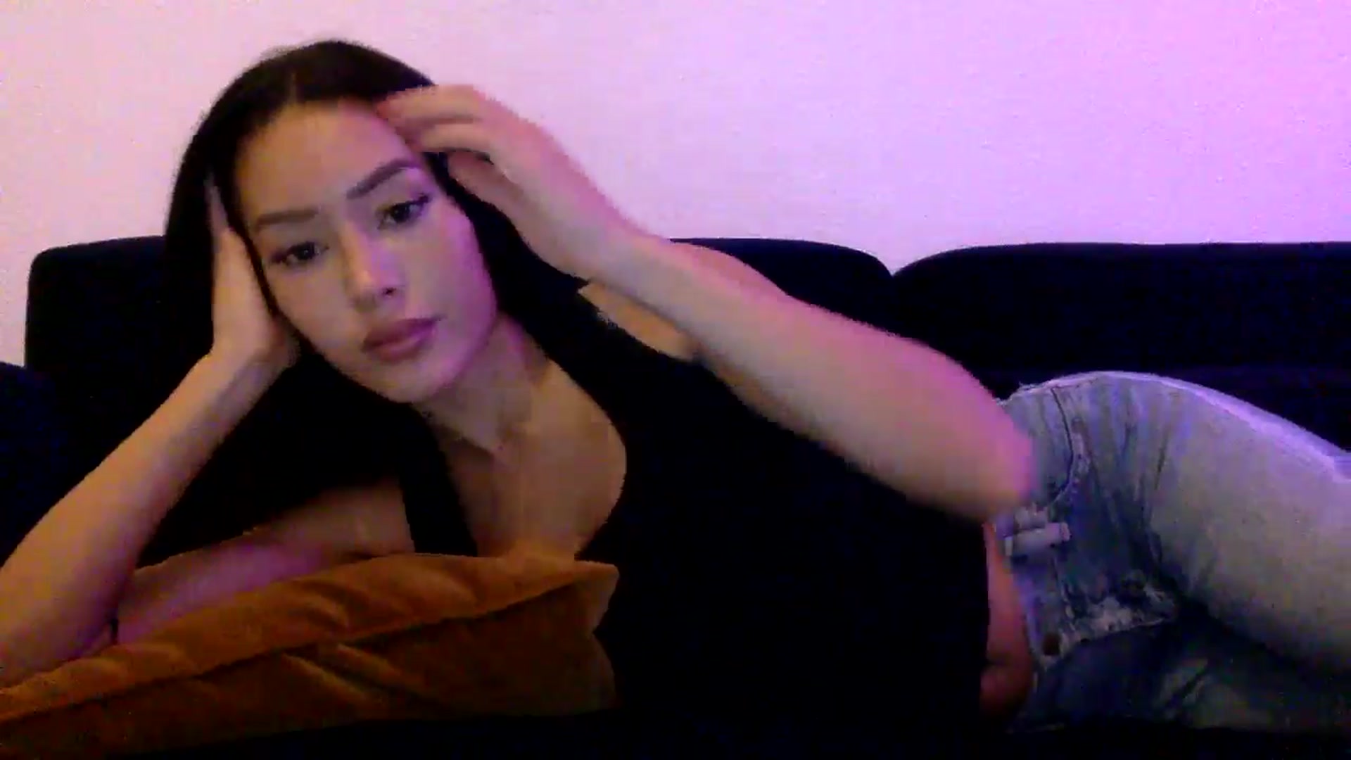 Gallery image thumbnail from Miss_emiko's myfreecams stream on, 10/28/2025, 20:37 image 4 of 20