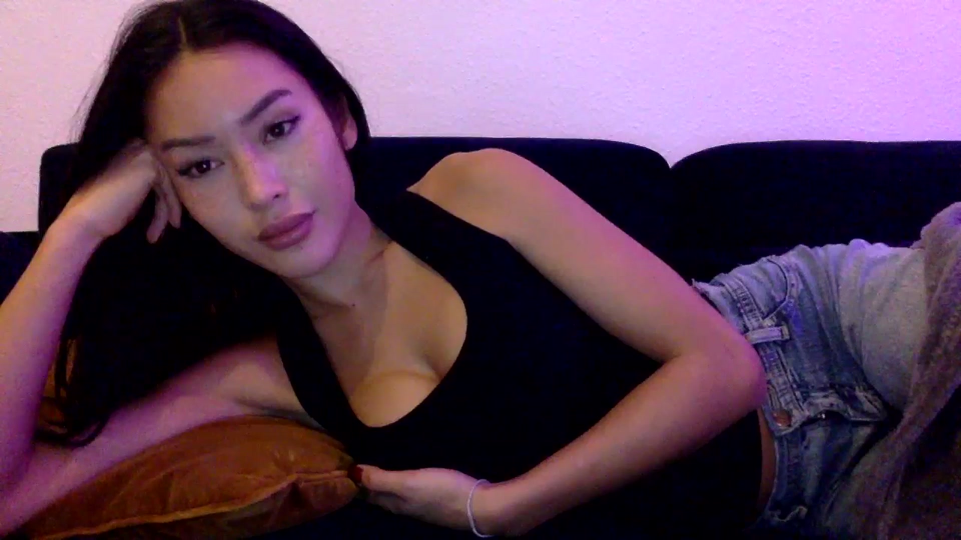 Gallery image thumbnail from Miss_emiko's myfreecams stream on, 10/28/2025, 23:00 image 7 of 20