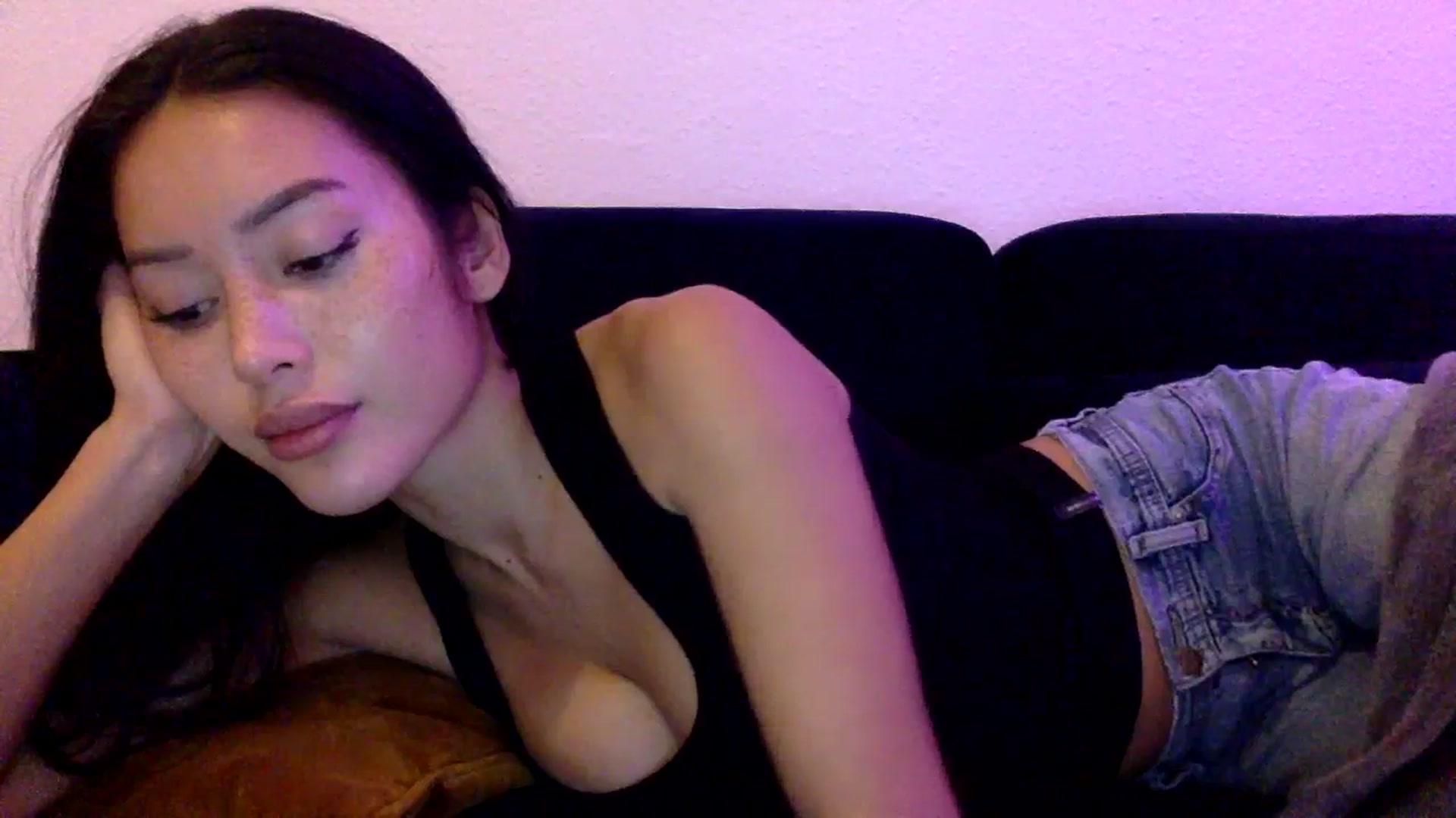 Gallery image thumbnail from Miss_emiko's myfreecams stream on, 10/28/2025, 23:00 image 17 of 20