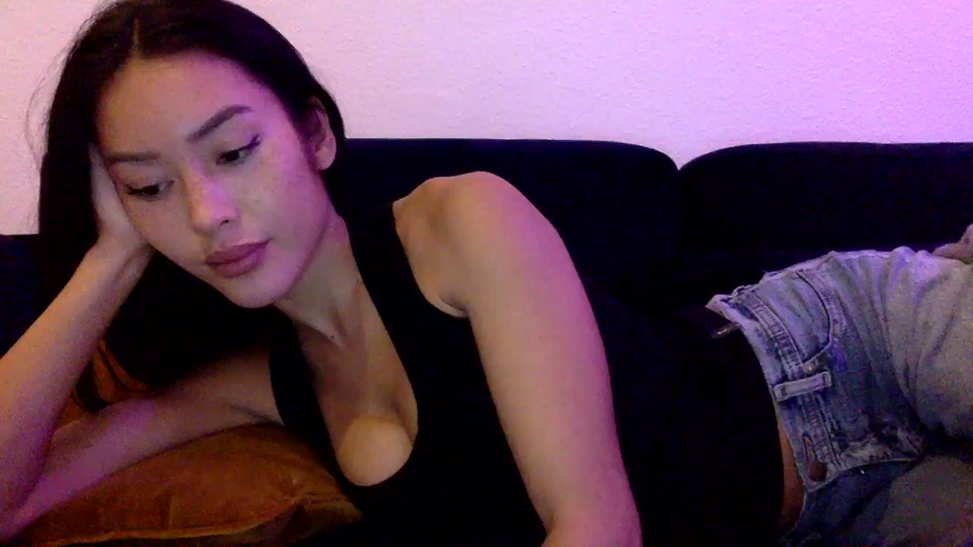 Gallery image thumbnail from Miss_emiko's myfreecams stream on, 10/28/2025, 23:00 image 4 of 20