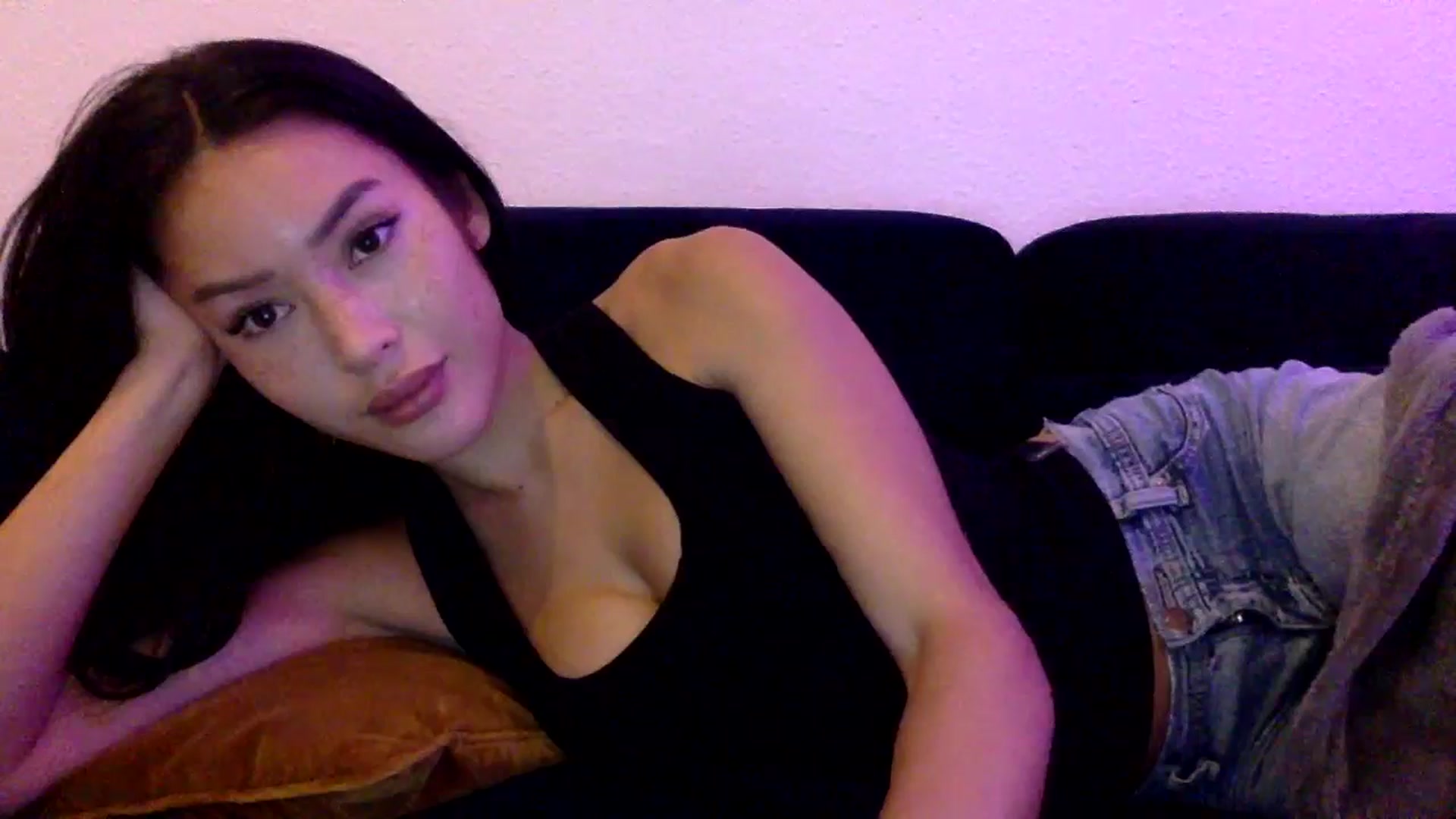 Gallery image thumbnail from Miss_emiko's myfreecams stream on, 10/28/2025, 23:00 image 9 of 20